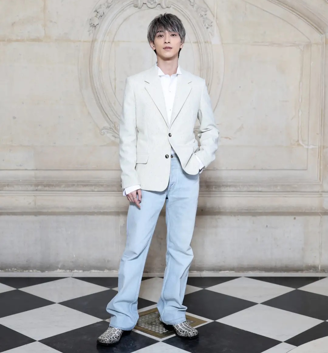 ディオール 2026-2027年ウィンター コレクション発表
日本から横浜流星 北村匠海 吉沢亮が来場
(写真順に横浜流星、北村匠海、吉沢亮、ロバート・パティンソン、ヒョンジン、ミンギュ、ルイス・ハミルトン、ルイ・ガレル、ミア・ゴス、ジェイミー・ドーナン、ヘンリー・ラウ、ラキース・スタンフィールド、アポ、マイル、ルカ・グァダニーノ、ポール・キルヒャー、フローレンス・ハント)
【是非フォローをお願いします】
@mashroom_tokyo
@Dior @DIORJP #DIOR #DiorWinter26
@ryuseiyokohama_official #横浜流星 @take_me_1103 #北村匠海 @ryoyoshizawa_staff #吉沢亮