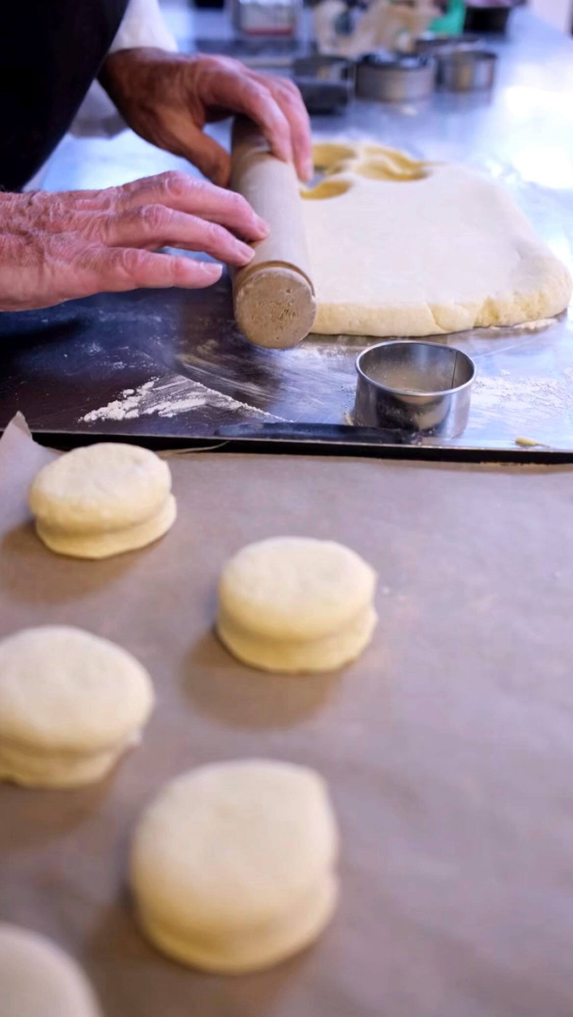 Fresh out of the oven and straight to your afternoon tea 🫖
Watch the magic unfold as our pastry chef bakes classic and fruit scones by hand, every day ✨ fluffy, golden & still warm ☁️
#afternoontea #cambridge #pastry