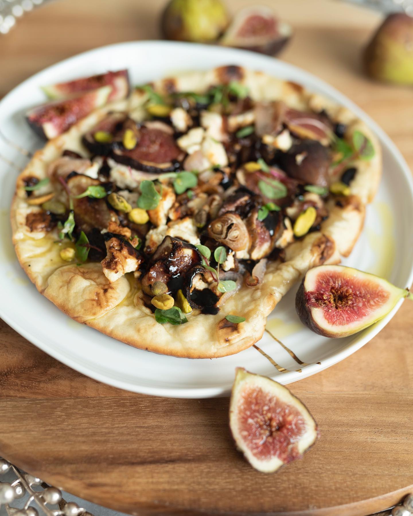 Got figgy with it tonight. This delicious flatbread has goat cheese, honey, shallot, and pistachio. Perfect little evening treat 🎁
.
.
#cheftirzahlove #bayareachef #blackchefsofig #instatasty #cheflife #huffposttaste #foodgawker #thekitchn #feedfeed #youonthechew #buzzfeedfood #foodgasm #foodstagram #yummy #foodnetwork #oakland #oaklandsupperclub #oaklandchef #nonprofit #community #healthy #own #californiasoul #MealExperienceKit #Soulbox