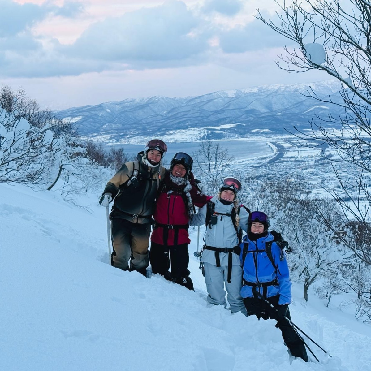 It’s the people that transform the ordinary into the extraordinary: the cold smoke pow is a bonus @iwanairesort .
Photo: @chrisburkard