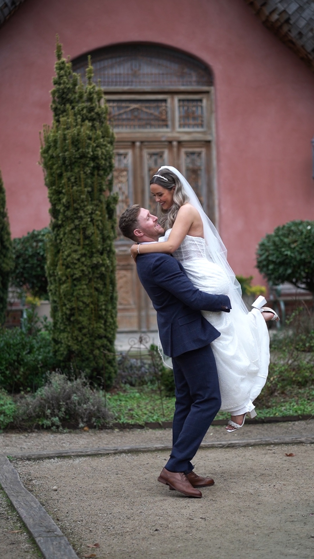 Ending the year with Kerri and Hamish at the wonderfully unique Le Petite Château in Northumberland was the perfect finale to an incredible wedding season. 🌞The sun gods delivered a stunning November day, and the Scottish party bus rolled in during the evening to round off a beautifully intimate day of celebration.
And would you believe it was my very first Mr and Mrs Murray? I’ll always have a soft spot for my own clan.
Congratulations K&H! 🎉
If you are still looking for your wedding videographer drop me a message 🥰
www.armellefilms.com
email: armelle@armellefilms.com