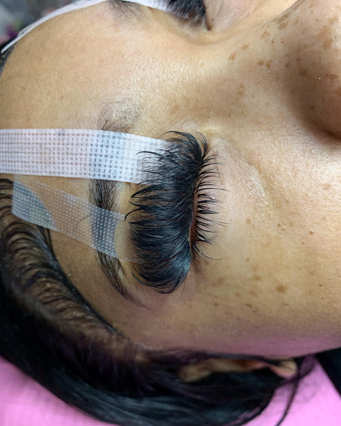 Whispy set always slay 😍🔥. #whispylashes #lashextensions #tampalashes #bradentonlashes #sarasotalashes #volumelashes #houstonlashes #atllashes #bottomlashes #lashes #coloredlashes #lashmapping #tampalips #hyaluronicpentraining #hyaluronpen #stpetelips
