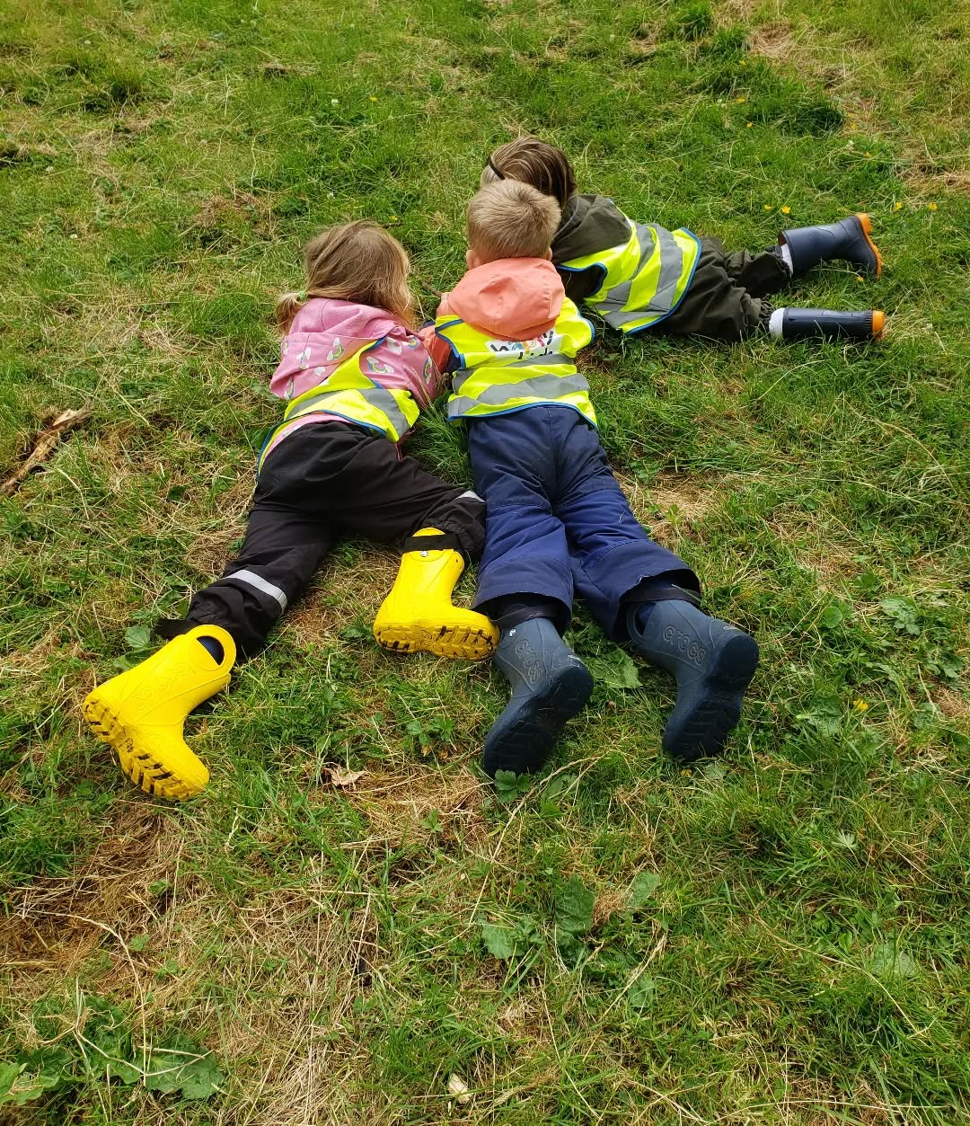 Chatting in Nature #justperfect ❤
.
#happykids #altrincham #preschool #playschool #earlyyears #childcare #agreatplacetobe