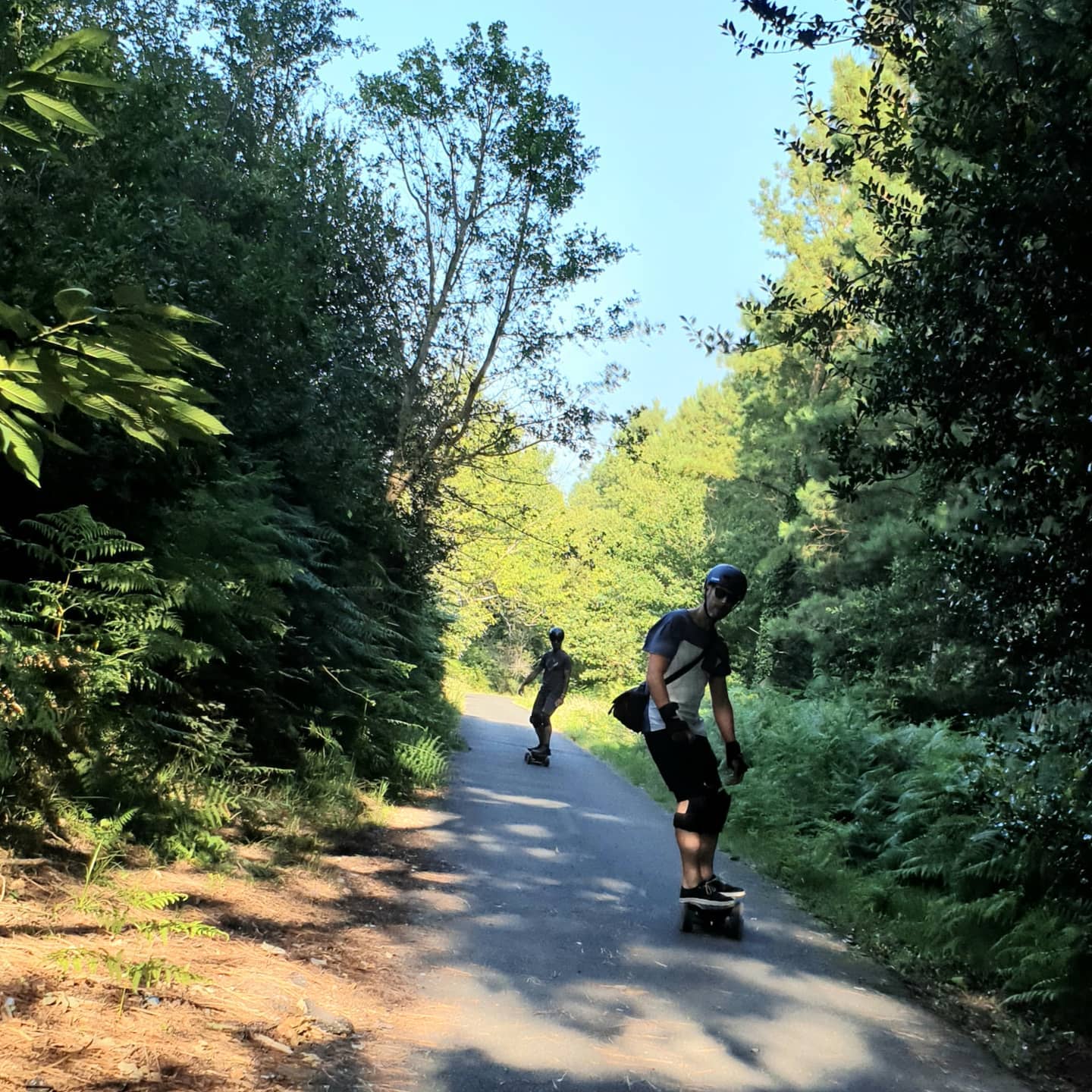 Entre les pins en skate électrique pour une expérience hors du commun
🌲🌞
.
#esk8 #esk8fr #technologie #landes #electricskateboard #vacances #vieillestgirons