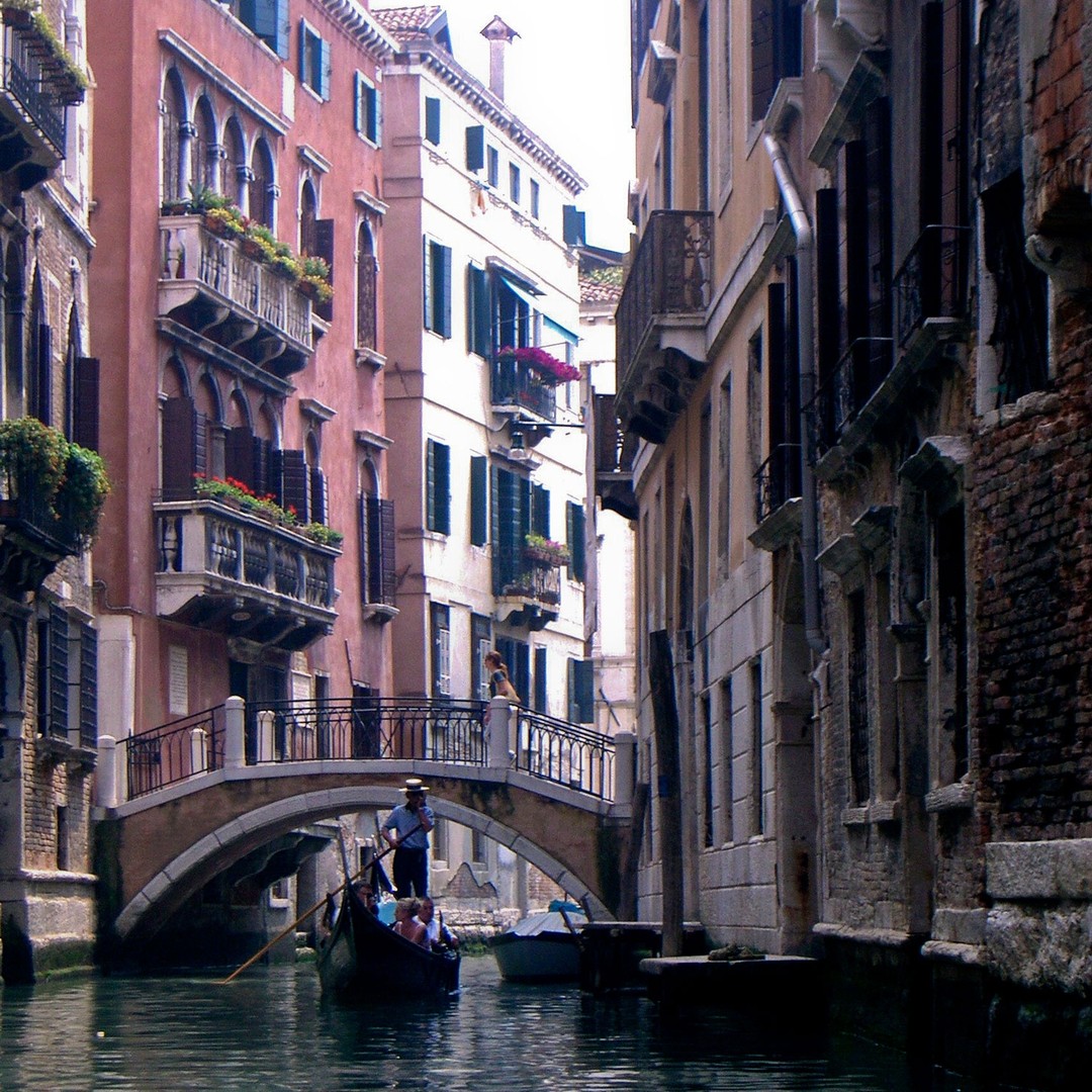 #throwbackthursday circa 2004. I remember begging for more disposable cameras for our trip, and my dad instead bought us digital cameras for $300 a peice! Holy cow was that pricy! What I wouldn't give to go back today with the technology we have now. The quality of this photo isn't great by any means, but the experience sparked a passion for photography that has stayed with me ever since.
.
.
.
#photography #photooftheday #love #instagood #instagram #photo #nature #picoftheday #like #follow #beautiful #fashion #art #photographer #bhfyp #travel #instadaily #naturephotography #italy #vacation #venice #europe #gondola