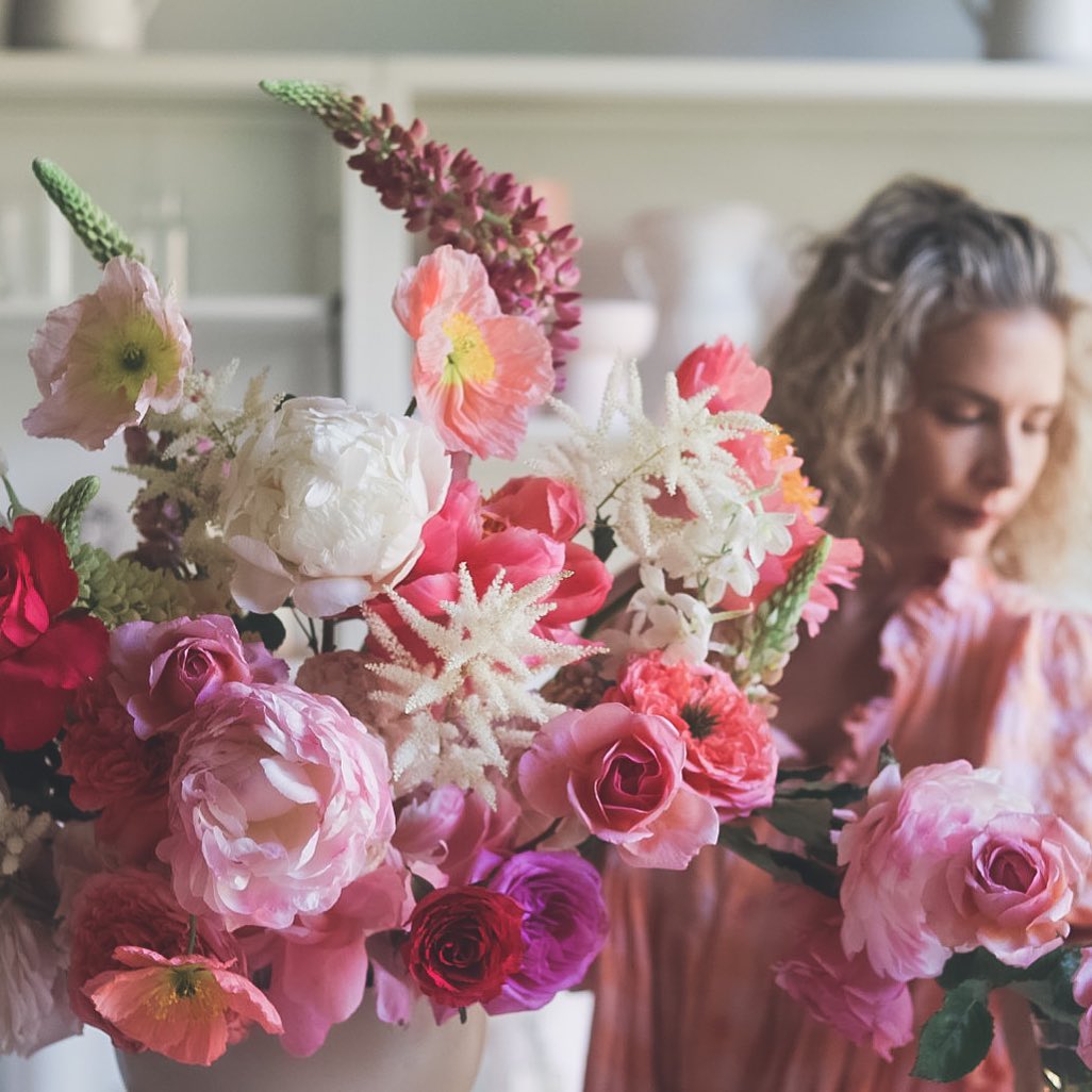 All my spring favourites 🌸 #sydneyweddingflorist #northernbeachesflorist #floralstudio #peoniesaremyfavorite northernbeacheswedding