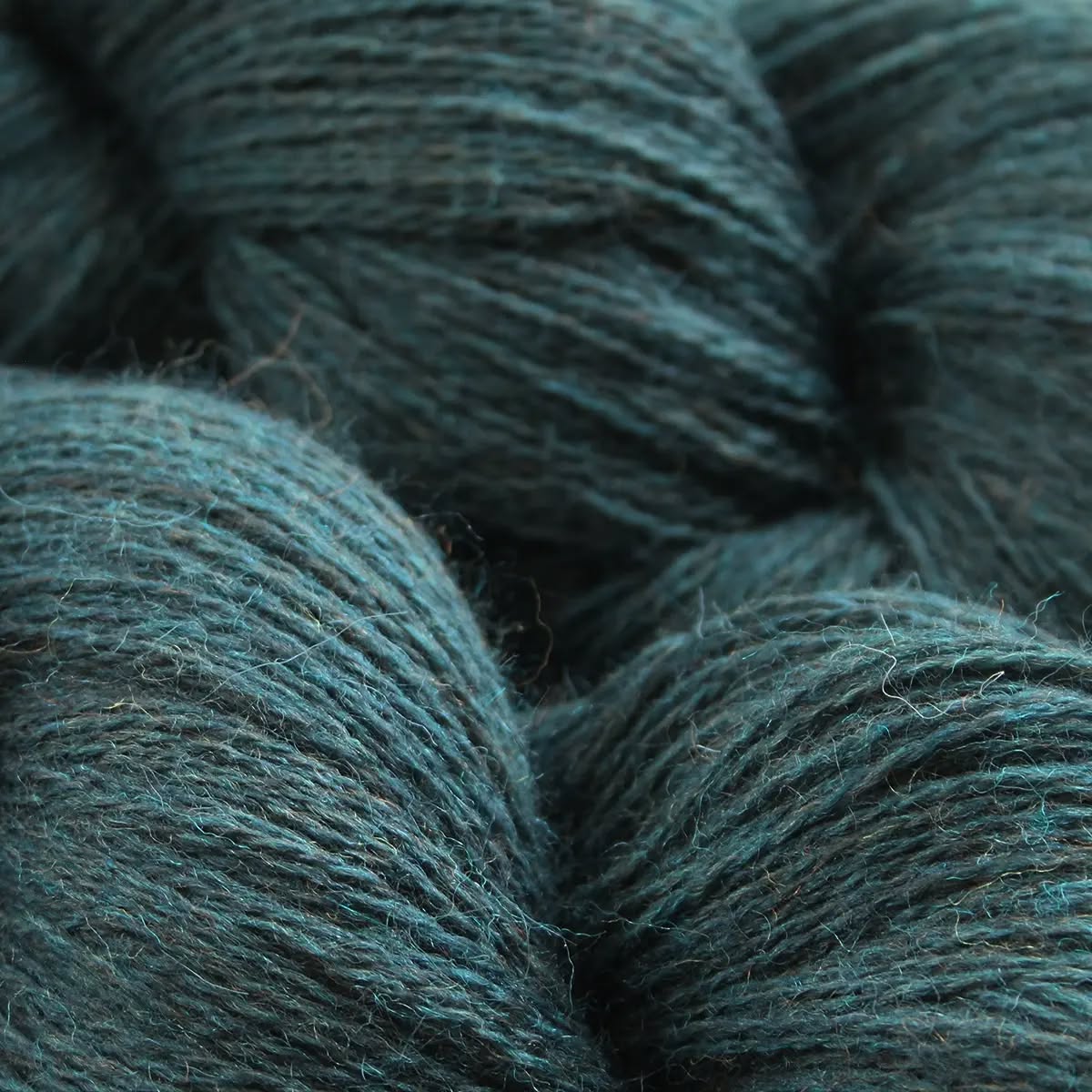 THE PENNINE COLLECTION // 072 MALLARD
To request our 2022/23 shade cards, please send an email to info@shepleyyarns.com
#britishwool #buybritishwool #choosewool #shepleyyarns #yarnonacone #yarnlove #woolindustry #championwool #knitsustainably #naturalfibres #biodegradable #britishsheep