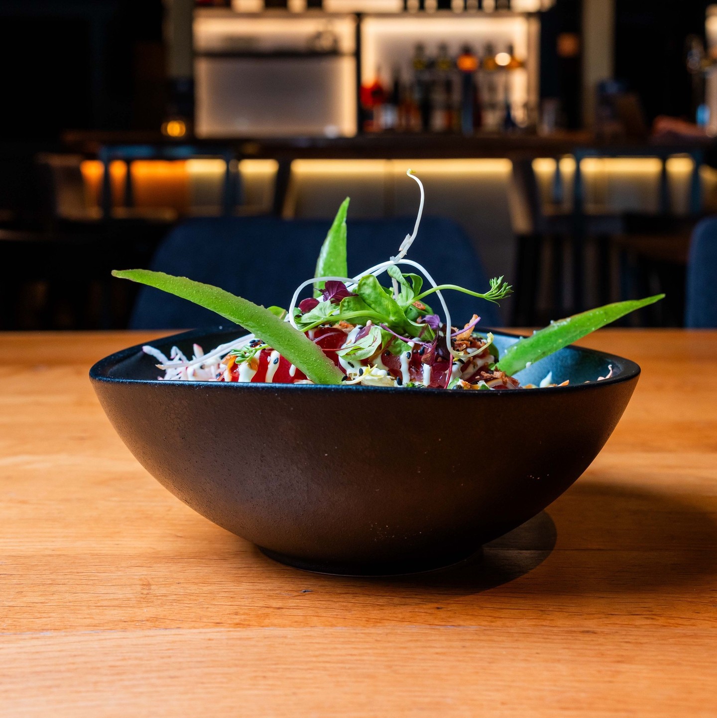 Een favoriet die nooit verveelt. ๐ดโ
Frisse pokรฉbowl met tonijn, perfect voor elk moment van de dag. ๐