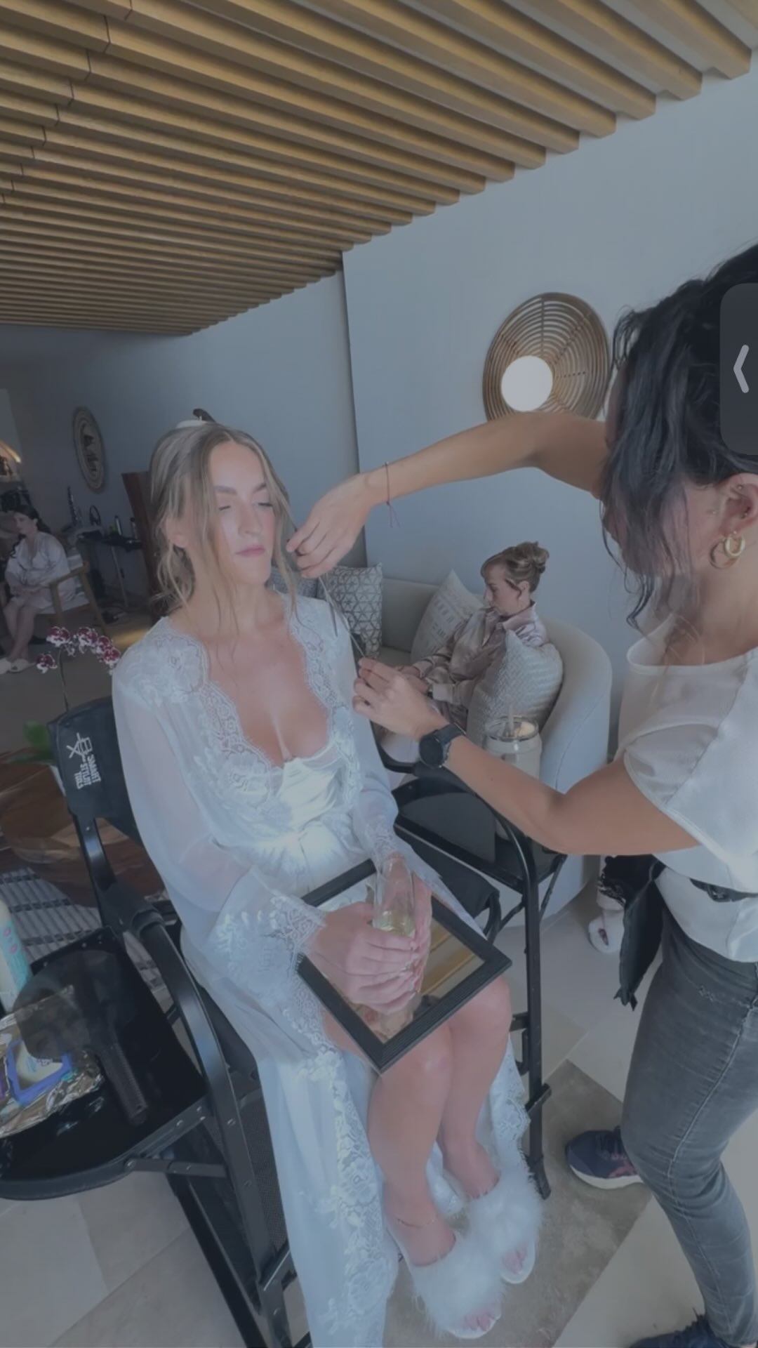 Refining face-framing pieces, including precision trimming when needed, is part of a professional hairstyling service to ensure a flawless finish.
As hairstylists, we must have the expertise to adapt and refine in real time—delivering the exact look our client envisions. This level of detail is essential in bridal styling, where every element must feel intentional.
Explore my services through the link in my bio.
If you are a hairstylist ready to elevate your craft—or want to learn from zero but with intention—follow me @elevandoartistasmuah to learn more.
#bridalhairstylist #playadelcarmenhairstylist #makeupplayadelcarmen