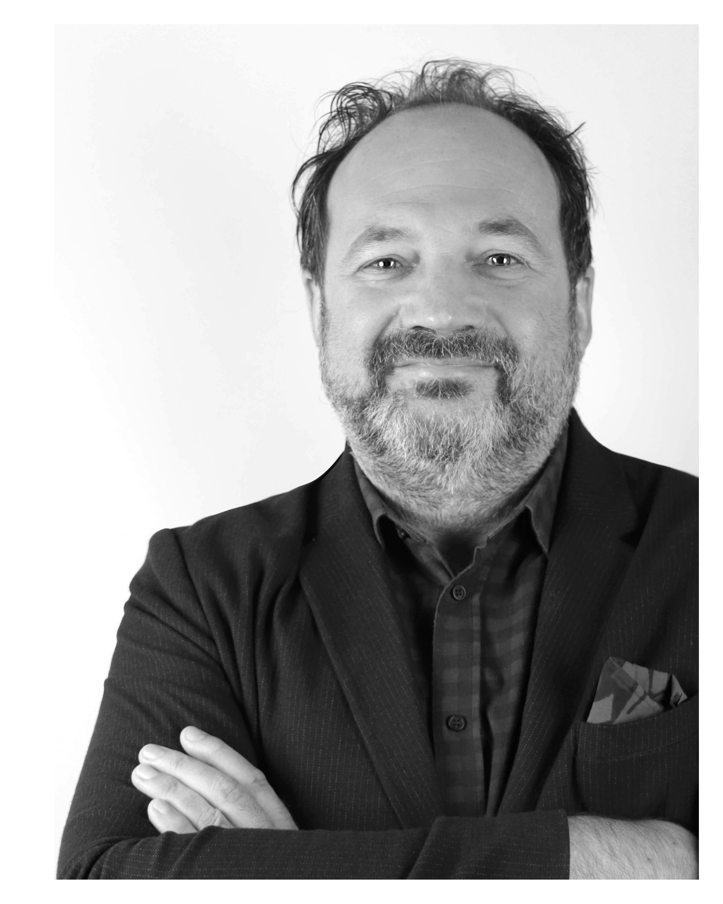 From the heart of creation.
Step into the world of scent through the firsthand experience of our Principal Perfumer Marc Daniel Heimgartner.
If you’re curious about composing scents, these articles offer candid, behind-the-scenes insights.
@fragilefluid
@nezlarevue