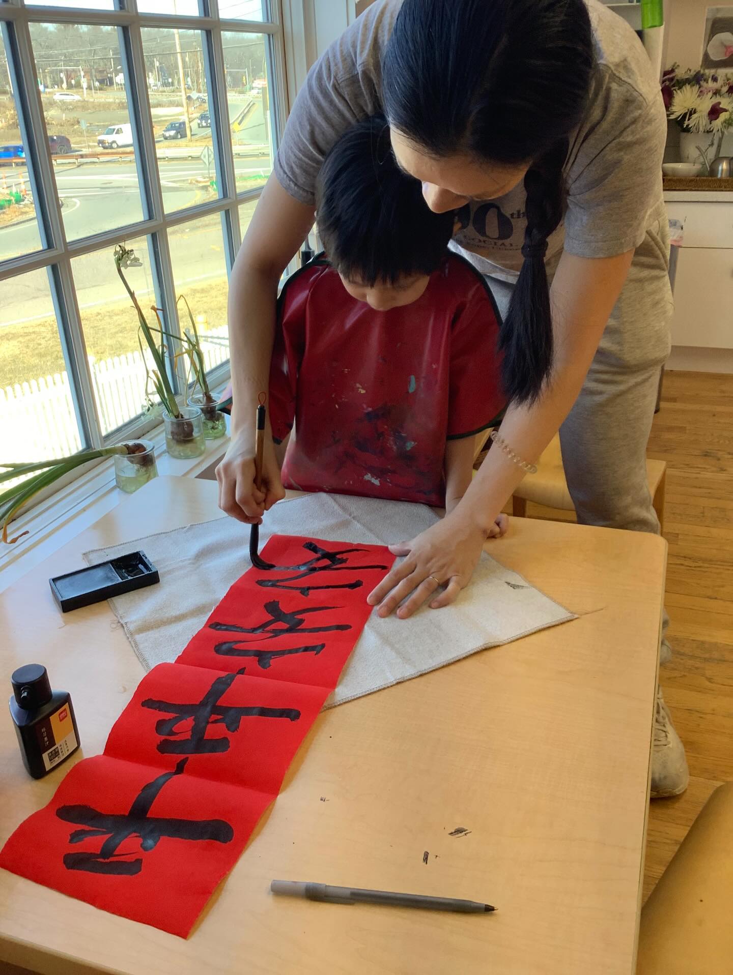 Teachers and children creating together 🧧✨
Making fortune stickers and Spring Couplets in the classroom and at the teacher station—hands-on creativity while experiencing tradition, sharing New Year blessings, and celebrating the spirit of Lunar New Year 🌸
#LunarNewYear #SpringCouplets #FortuneStickers #CulturalLearning #sunrisemontessori