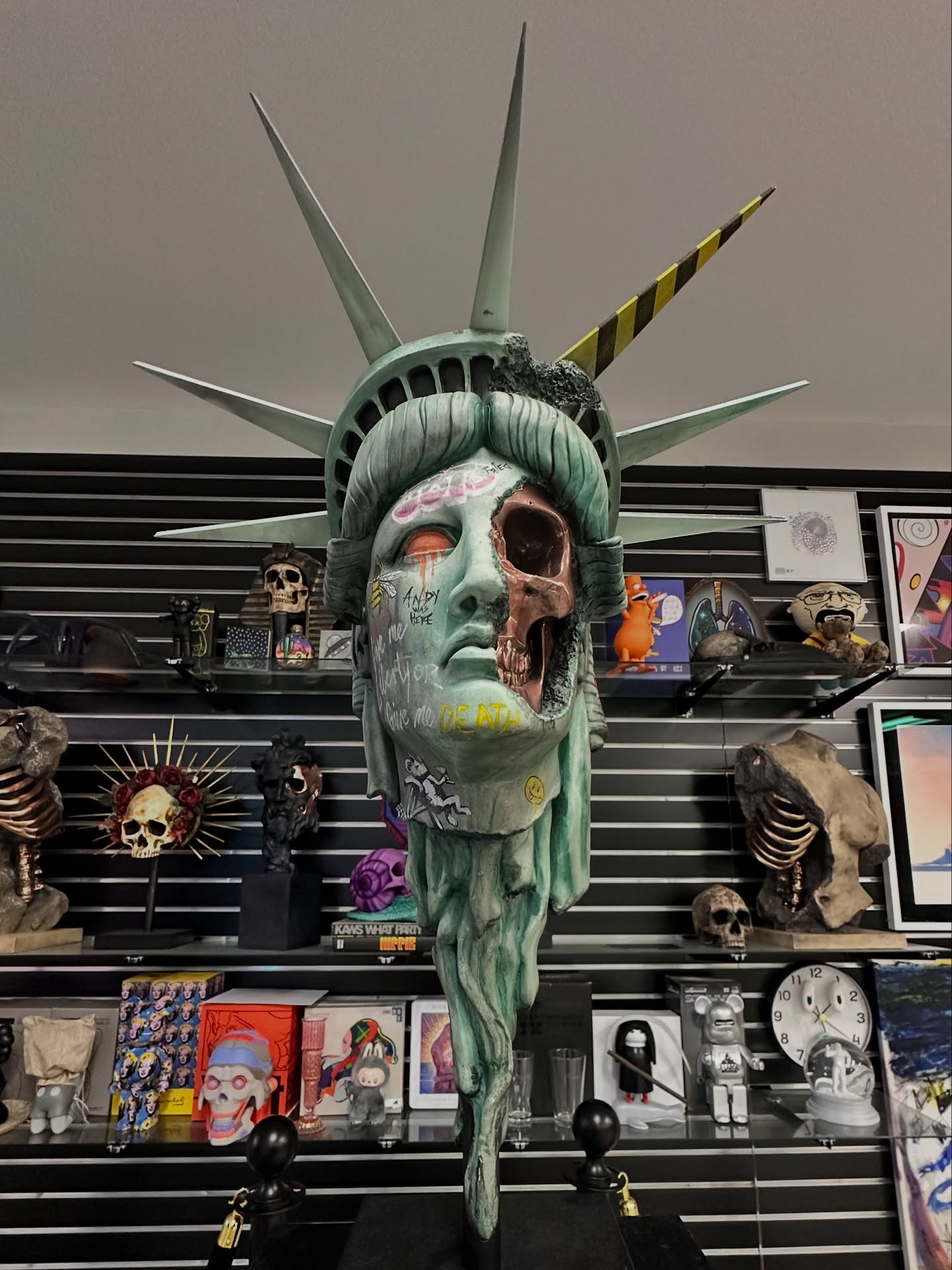‘The Death of Liberty’ killa beez edition
From @jackofthedust
On display at High Society in Oxford, MS!
🔥
🔥
🔥
#oxfordms #olemiss #shopsmall #art #jackofthedust #highsociety