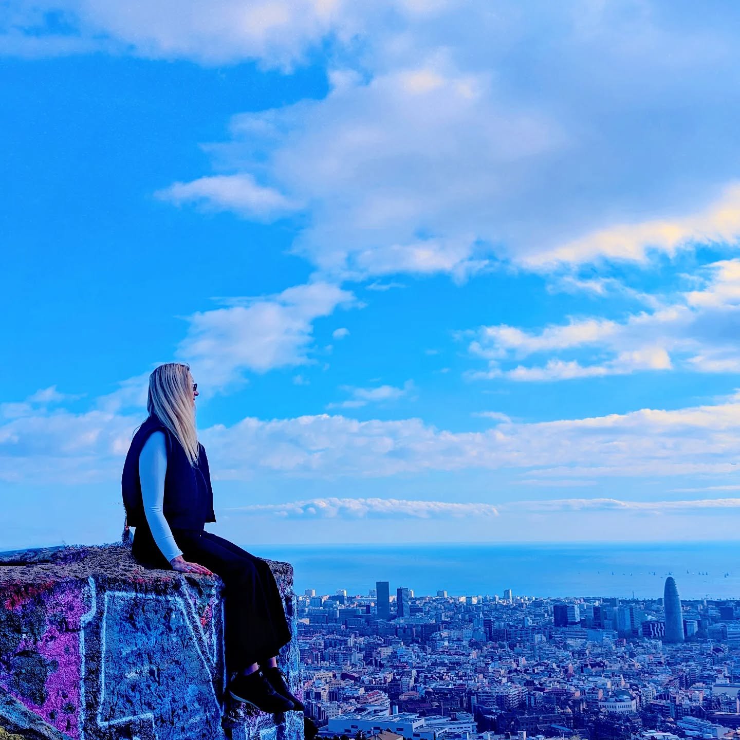 ❄️❄️❄️
Today is the Winter Solstice, the longest night of the year. After today, the sun starts to grow brighter with each day.
⛅⛅⛅
This is your invitation to trust nature and to embrace the positivity that is already growing stronger everyday, alongside the sun magnetic pull.
🕯️🕯️🕯️
This is your chance to naturally let go of what doesn’t feel right and reconnect with who you truly are, and what has always been there underneath the stresses of life.
☀️☀️☀️
Let go...
& You will grow with the sun.
☀️☀️🌞
PS. Congratulations for making it to the current moment of now 👁️
#MindBodyHealing #BreatheFirst #InnerPeace #meditation #yoga #love #mindfulness #spirituality #healing #peace #spiritual #selflove #motivation #wellness #health #inspiration #art #believe #meditate #fitness #energy #consciousness #emotioncode #bodycode
#meditation #yoga #mindfulness #spirituality #healing #peace #spiritual #selflove #wellness #health #inspiration #meditate #energy #consciousness #chiropractic #yogaeverywhere,