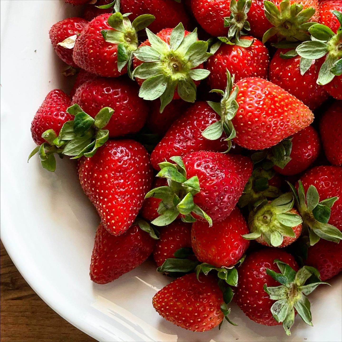 The great thing about Calabria, and Italy in general, is that there is an abundance of seasonal fruit and vegetables… picked up a couple of trays of strawberries… so Strawberry Day it is! 🍓🍓🍓#strawberries #whenincalabria #fruitsofcalabria #localproduce #calabria #vegan #plantbased