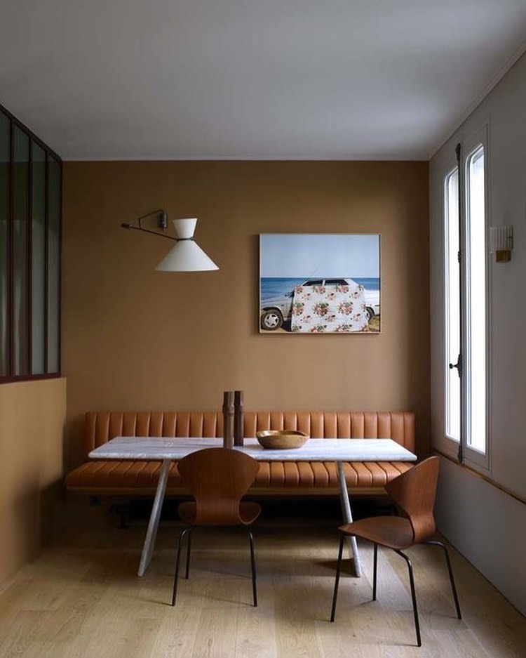 #inspi #architectureinterieure #interiordesigner #coinrepas #banquette #admagazine #FedericoMasotto
C’est le week-end et pour certains vous avez la chance de vous retrouver en famille (en petit comité) bien évidement) pour partager un repas concocté avec amour! Un peu de couleurs subtilement associées, bref on aime! Bon week-end