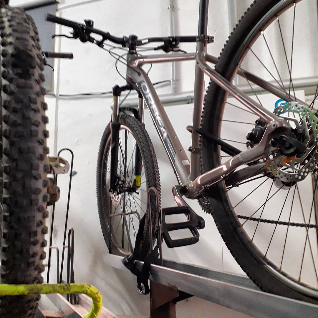 Hola,
Servicios y precios;
Skyb en Barceloneta está creado con el fin de guardar la bicicleta de forma fácil y segura, fomentando así, el uso habitual de la bicicleta en Barcelona, el deporte y bienestar físico, mental.
- Disponible 24h
- Plazas de aparcamientos exclusivas numeradas
- Anclajes de seguridad en cada plaza de aparcamiento
- Puerta motorizada
- Puerta reja de seguridad
- Cámaras de vídeo visión directa 24hs, 365 días al año, Non Stop. Audio, Fotografía
- Sistema de iluminación blanca, por detectores de movimiento
- Seguro por robo
Todos los medios tecnológicos para guardar tu bicicleta de forma fácil y segura, evitando robos, deterioro, ganando espacio en tu piso y así poder tu bicicleta ideal. Puedes pasar y ver como funciona
Precio: 16€ Mes + 16€ Fianza (Se devuelve). Se firma un contrato, estancia mínima es 30 días y debes pagar los días 7 de cada mes, aportando una cuenta bancaria.
Dirección parking: Sant Elm, 4.
Oficina Privada
Skybicicletas@gmail.com
Facebook: Skyb.parking
Web: http://www.skyflats.es/skyb
#barcelona #biciocasionbarcelona #bicibarcelona #bicingbarcelona #barcelonaenbici #barcelonacity #barcelona_cat #barcelona_world #barc #barcelonabeach #ciclismo #bici #cycle #bikelife #roadbike #sport #bicicleta #barcelona #ciclista #instabike #instacycling #barcelonetabikes