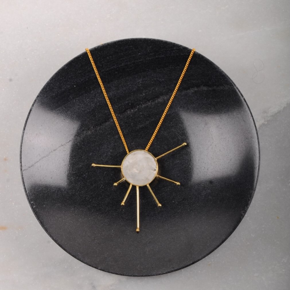 Casting is patience.
Casting is surrender.
Casting decides the final form — not the hand alone.