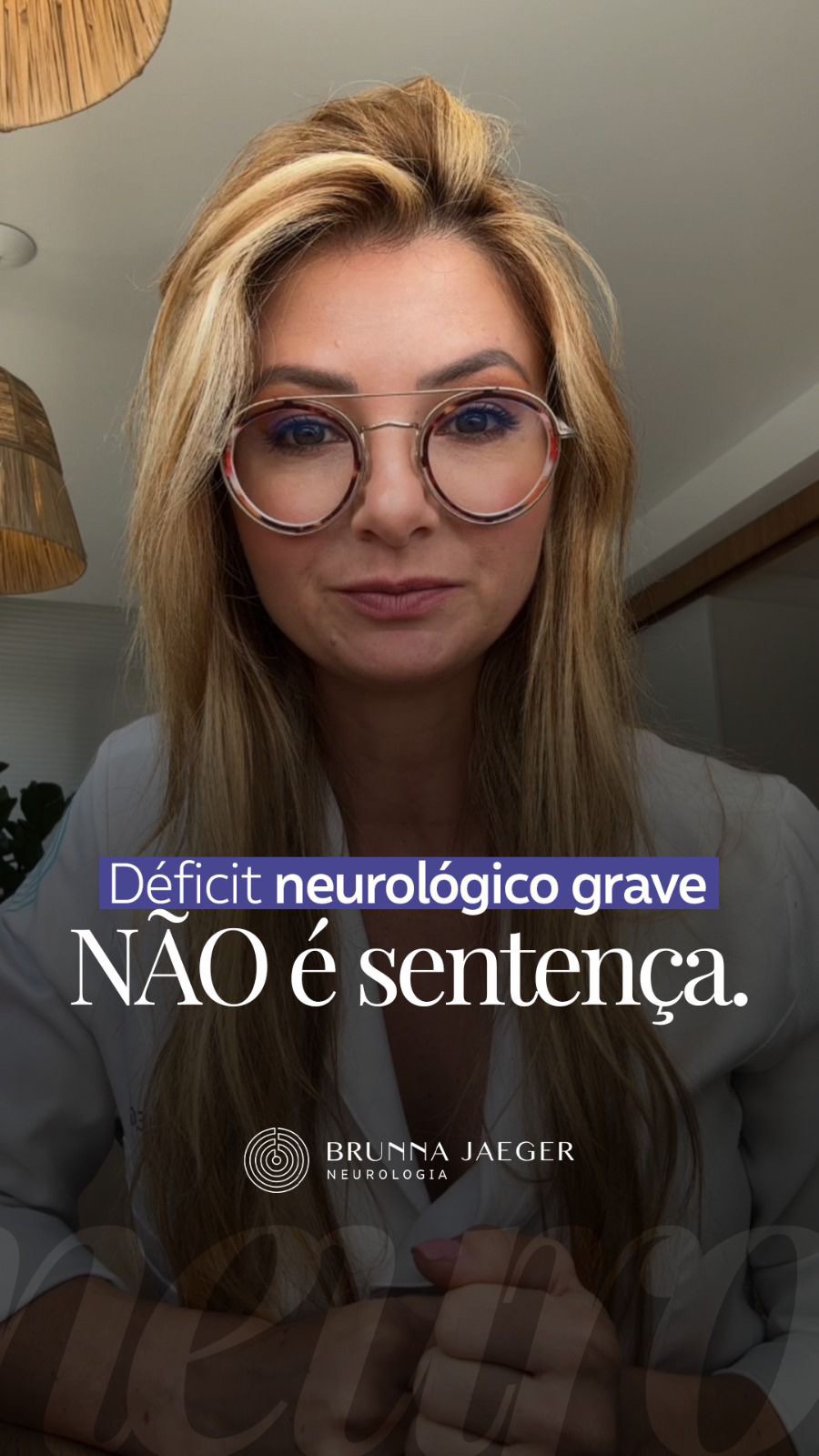 Ouvir que “não há mais o que fazer” depois de um AVC ou de um traumatismo craniano dói. E, muitas vezes, não é verdade.
O cérebro é plástico.
O tempo não define sozinho a recuperação.
E prognósticos muito precoces são frágeis e podem errar.
🧠 O cérebro não lê o laudo antes de tentar se reorganizar.