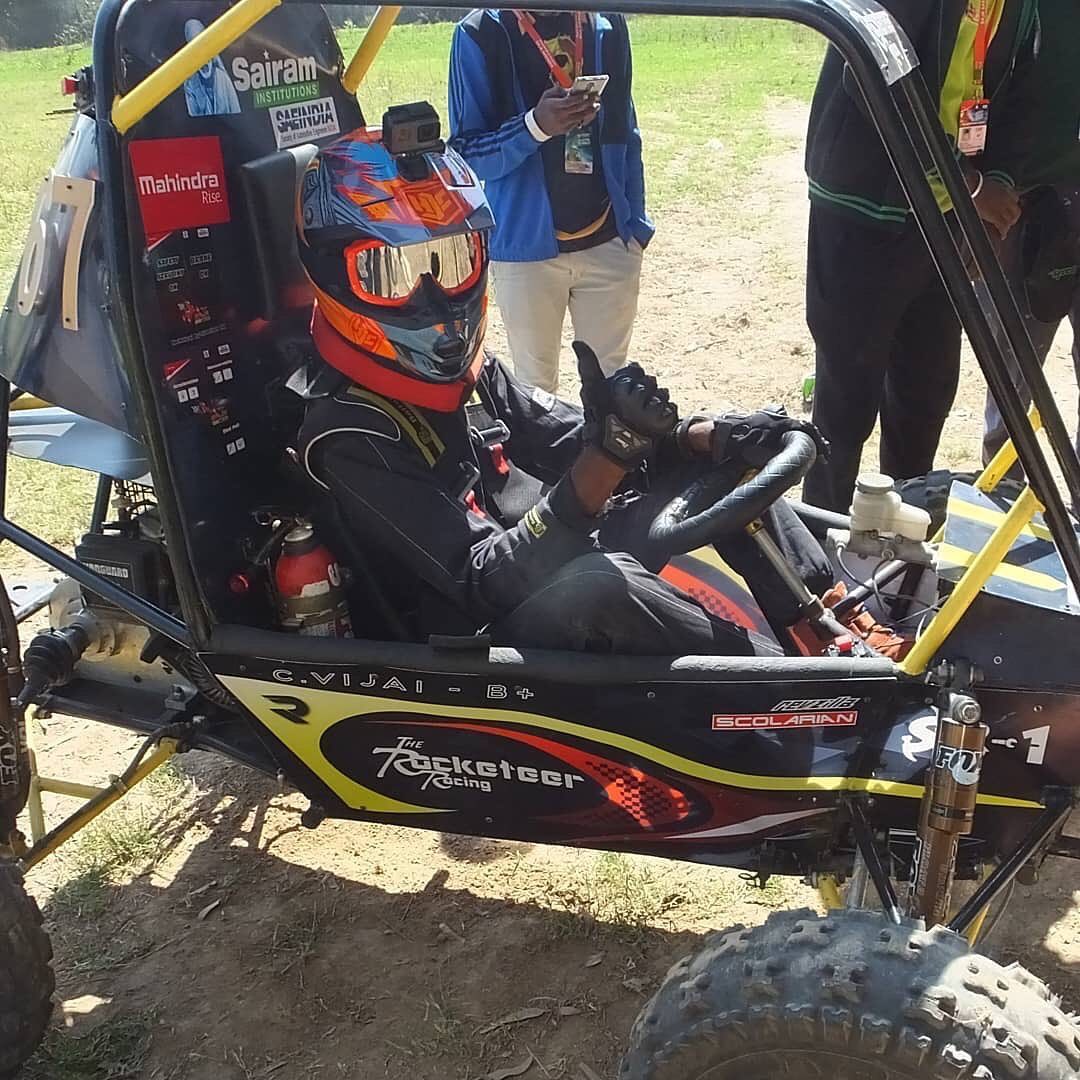 #scolarianracing #everymakerisawinner .
.
Credits : @therocketeer.baja And sometimes, u need ur knight in a shining armour
♞
#makesomenoise 📣 bruhsss for the #shitdriver
#esi2019
#saebaja 2k19
#therocketeerracing
#SR-1 #aesthetics
#c_38
#baja2k19
#aspiretoinspire