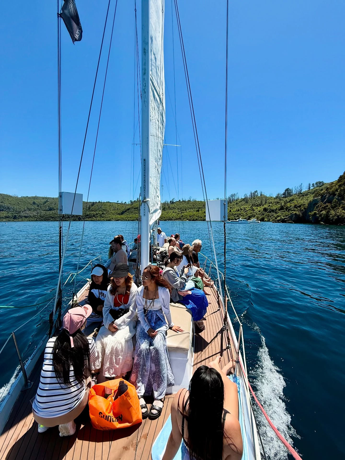 Want to know a solid way to spend a few hours out on Lake Taupō?
This is it.
We’re here whenever you feel like joining us. Sailing times in our bio.
#SailingAdventures #LoveTaupo