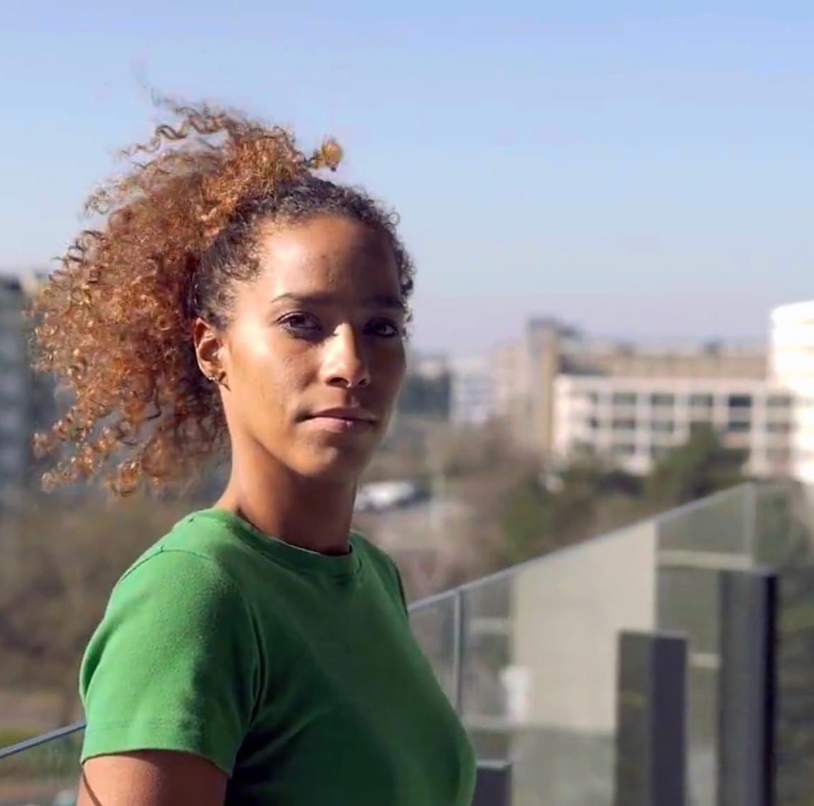 This is me. Now.
In mijn tienerjaren stapelde probleem na probleem zich op. De druppel was voor de derde keer van school gesmeten worden. Ik besliste om te stoppen met school, om op mijn eigen voorwaarden slimmer en beter te worden…
LINK IN BIO // Volledige video met mijn verhaal
#levenslangleren @vlaamseoverheid