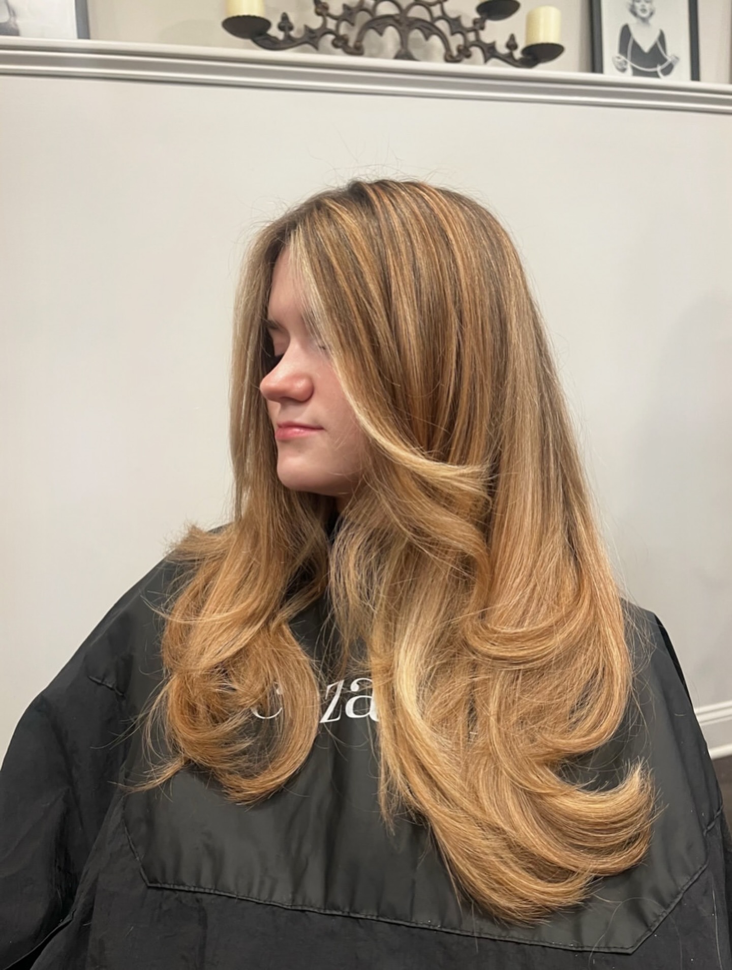 🍓🍓✨
layers & foils
by Sophia (@hairby.sophiastudentt)
#hairstyles #highlights #cthairstylist #cthairsalons #behindthechair