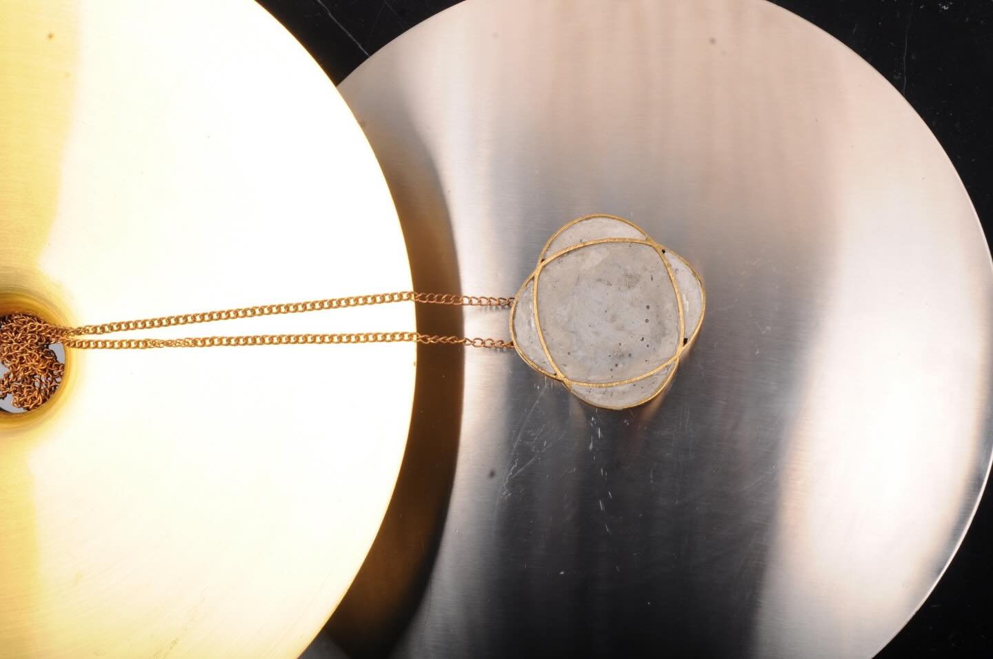 Infinity Cold concrete.
Warm brass.
Fragile gold foil.
Strength exists in contrast.