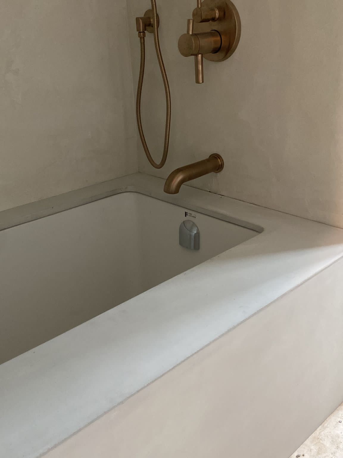 A custom concrete tub surround is one of the most versatile ways to elevate an existing bathtub. Clean lines, seamless integration, and a timeless finish—proof that you don’t need a full renovation to completely transform a space.
.
#CustomConcrete
#ConcreteBathroom
#ModernBathDesign
#BathroomRenovation
#torontodesign