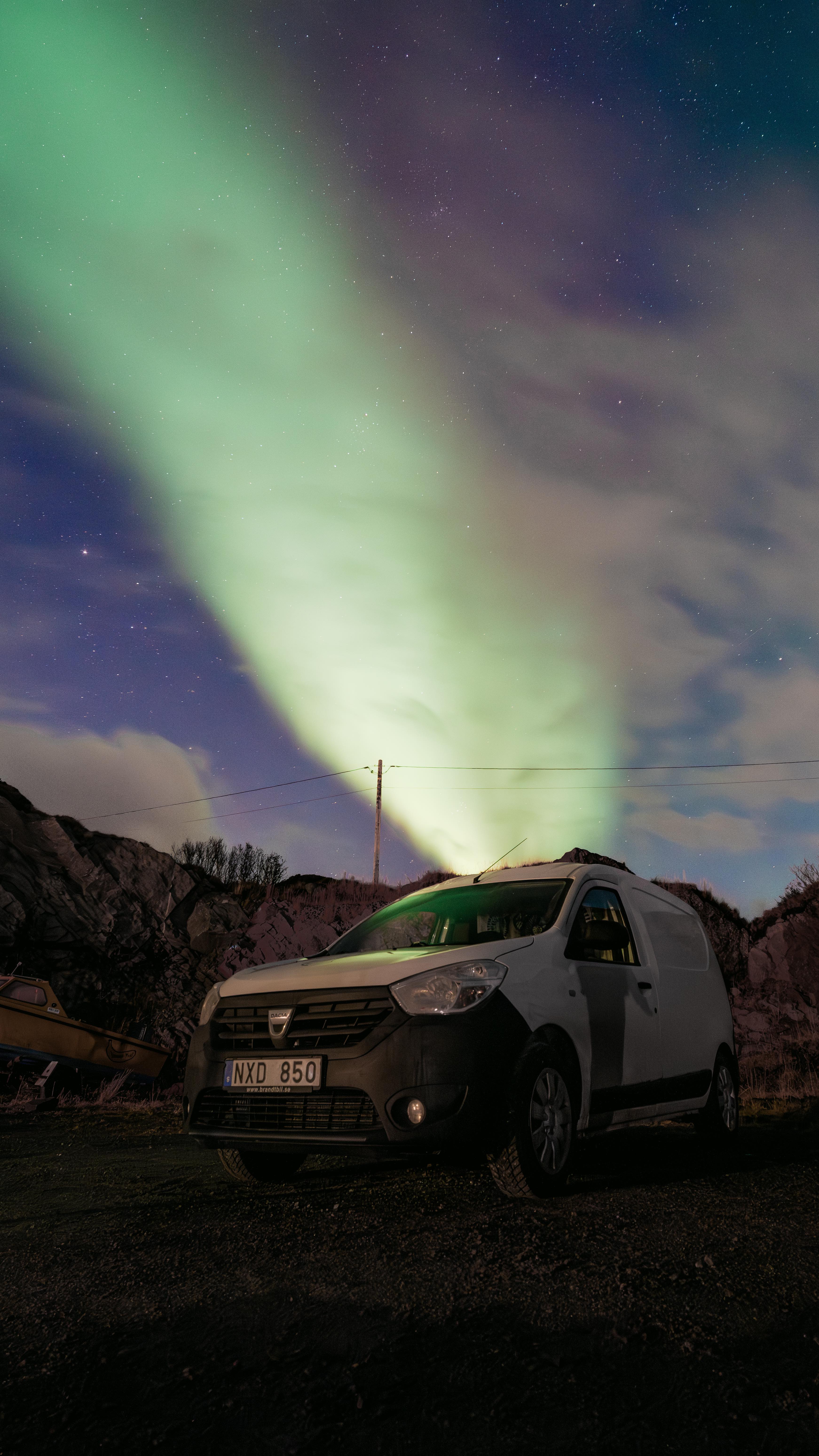 Driving north through Sweden in one of our rental campers — surrounded by snow, quiet roads and untouched winter landscapes.
From cozy nights inside the camper to waking up under the northern lights, this is what vanlife in Sweden is all about ✨
Travel freely. Stop anywhere.
Experience the north at your own pace — no hotel needed.
📍Northern Sweden
Would you take one of our campers on a road trip to the north?👇
#smalandcampers #campervansweden #camperrental #vanlifesweden
#swedenroadtrip