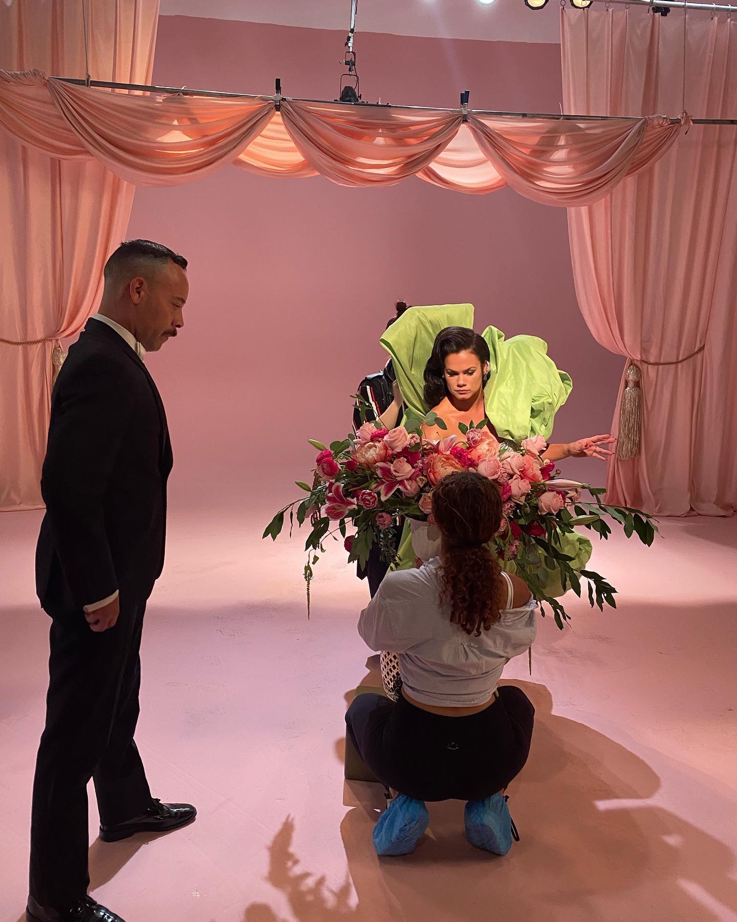Working with @dear_juju and this positively pretty set was ahhhhmazing set design, talent and crew was on point at LightSpace Studios West.
#filmmaking
#productionlife
#filmstudio
#behindthescenes
#setlife
#filmmakerslife
#cinematography
#filmproduction
#filmcrew
#filmshoot
#filmmakersofinstagram
#filmset
#filmindustry
#filmlove
#filmcommunity
#filmdirector
#filmproducer
#filmfans
#movieproduction
#hollywoodstudio #lightspacestudios