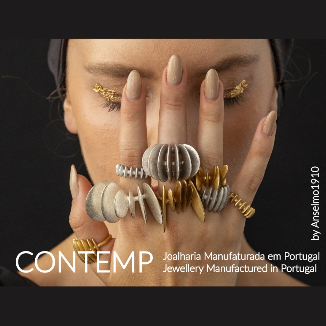 Nova loja em Óbidos, com Ana João, Ana Sales, Bárbara Goyri, Bruno da Rocha, Kathia Bucho, Lia Gonçalves, Marta Pinto Ribeiro e Anselmo1910. Chama-se Contemp by Anselmo1910 e é um trabalho de curadoria por parte de uma das empresas joalheiras mais antigas de Portugal que selecionou o que de melhor se faz em Portugal ao nivel da joalharia contemporânea tanto a nível de criatividade como de execução artesanal.
#joalharia #portugal #anajoaojewelry #anasalesjewelry #barbaragoyrijewellery #brunodarochajewellery #kathiabuchojewellery #liagonçalvesjewellery #martapintoribeirojewellery