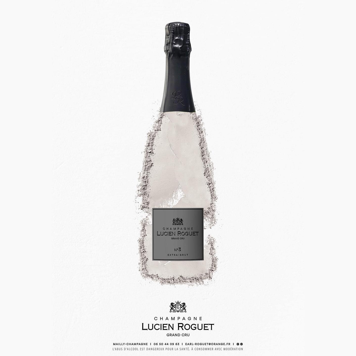 Aujourd'hui, la Maison Roguet vous invite à redécouvrir sa cuvée 𝗡°𝟯, notre 𝗖𝗵𝗮𝗺𝗽𝗮𝗴𝗻𝗲 𝗘𝘅𝘁𝗿𝗮-𝗕𝗿𝘂𝘁 𝗚𝗿𝗮𝗻𝗱 𝗰𝗿𝘂 🍾 :
Récemment entré dans la gamme, l’Extra-Brut est devenu une référence pour les amateurs avertis.
Ce champagne quasi sans liqueur (sucre ajouté avant bouchage) résulte d’une sélection particulière de nos vins et exprime toute l’expression de notre terroir de Mailly-Champagne.
Exclusivement composé de Pinot Noir et de Chardonnay, il repose 3 ans dans nos caves avant dégorgement. Légèrement corsée, cette cuvée au caractère bien trempé dissimule une belle minéralité.
Vous l’apprécierez pleinement, seul ou avec des fromages secs italiens.
Nous vous retrouvons la semaine prochaine pour vous faire redécouvrir la suite de notre collection. En attendant, notre Maison reste à votre disposition pour échanger avec vous et pour vous recevoir à la propriété !
http://www.champagne-lucien-roguet-grandcru.com
#champagne #grandcru #extrabrut #n3 #craie #maillychampagne #champagnelucienroguet #terroir #creation #packshot #pinotnoir #chardonnay #vine #sparklingwine #flacon #collection #histoiredefamîle #vigneronindependant #champagnedevignerons