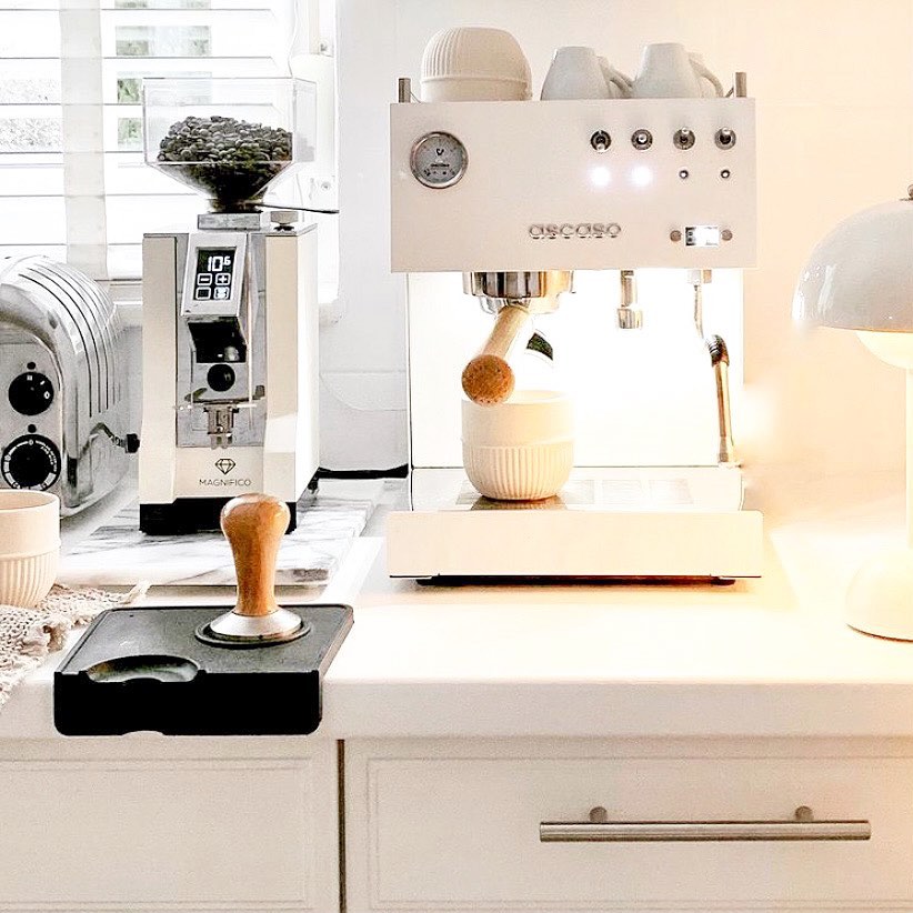 Ascaso Steel Duo: Stealing hearts of home baristas ☕️
.
.
⠀⠀⠀⠀⠀⠀⠀⠀⠀
📷- @sharelookhomes
.
.
.
.
.
.
#ascasofactory #ascaso #ascasoindia #steelduo #eurekagrinders #eurekagrindersindia #coffeeindia #coffeemachinesindia #homebarista #indianspecialtycoffee #indiancoffeeculture #specialtycoffee #espresso #espressomachine #coffeegrinder #sundaycoffee #weekendcoffee