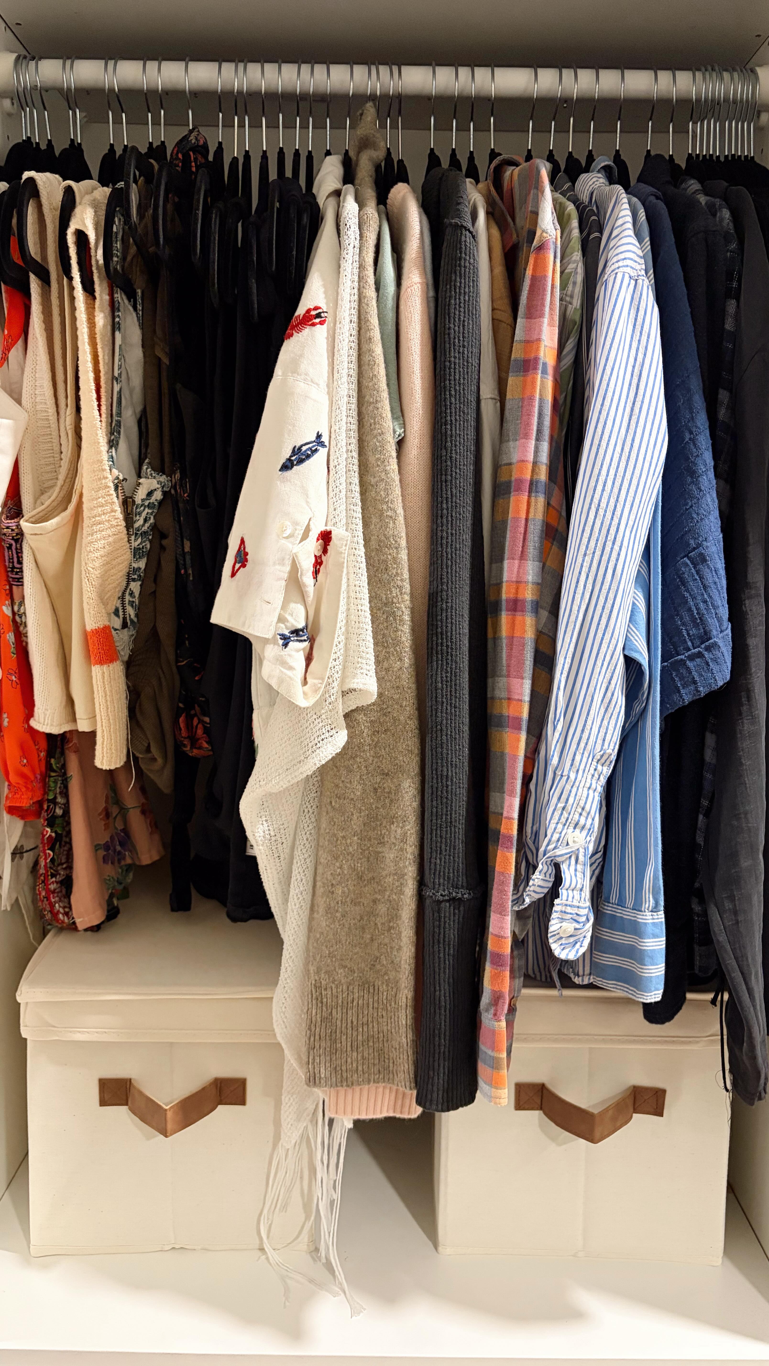Just trust SMC and your closet will turn out fine 🤭😍 Your closet should be a space that you enjoy, it shouldn’t be stressful! Southern Magnolia specializes in organization and we’re always down for a good little closet refresh ✨ Contact us today to get started!