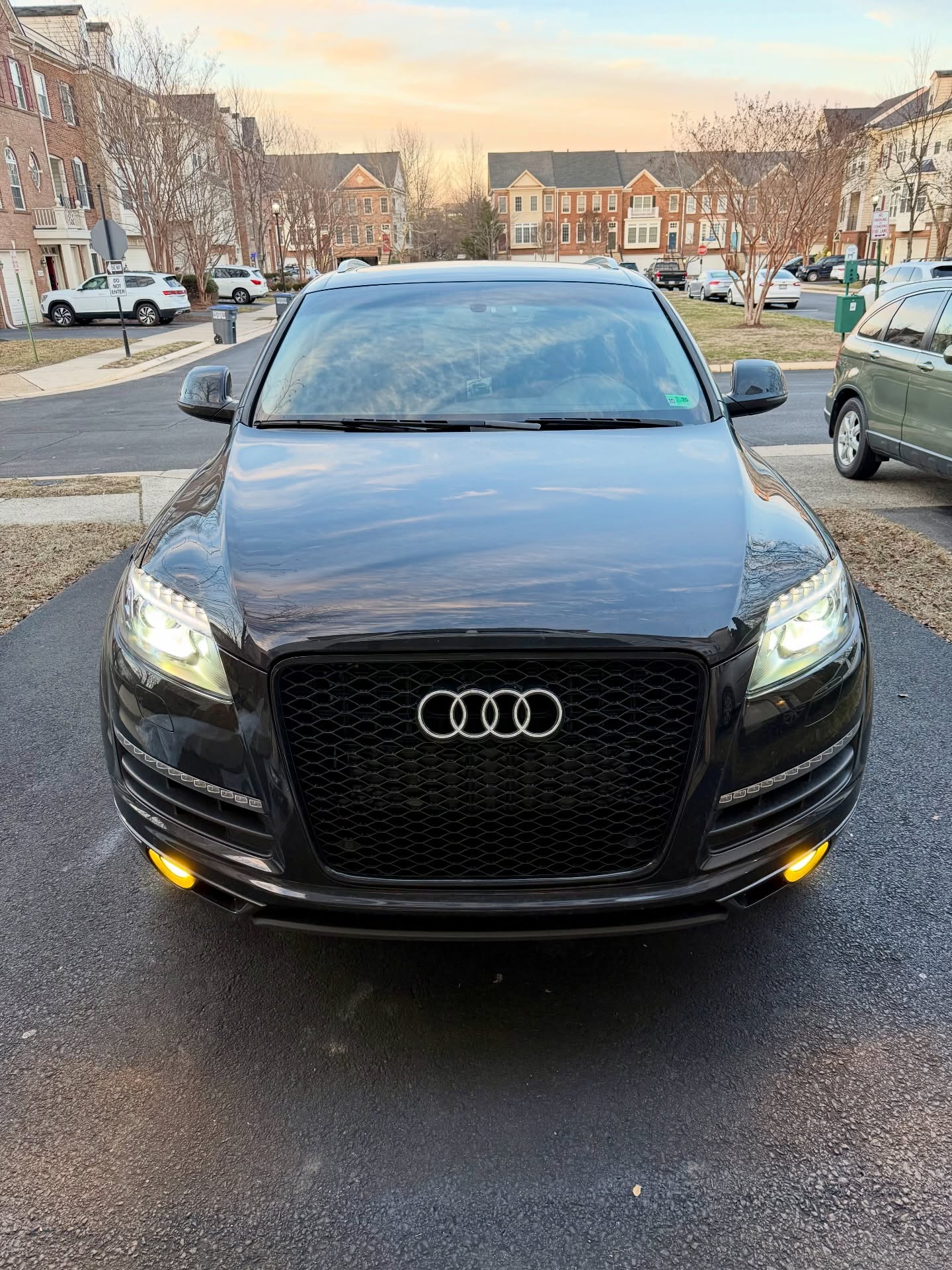 Replaced the old crusty headlight housings on the daily and tow vehicle, our 2015 Q7 TDI!
Upgraded to the @europrice.us e-code housings and some @morimotolighting 5000k bulbs
Let us know if you’d like to see more Q7 content while the RS3 is down
#audi #audiq7 #tdi #diesel #audiq7tdi