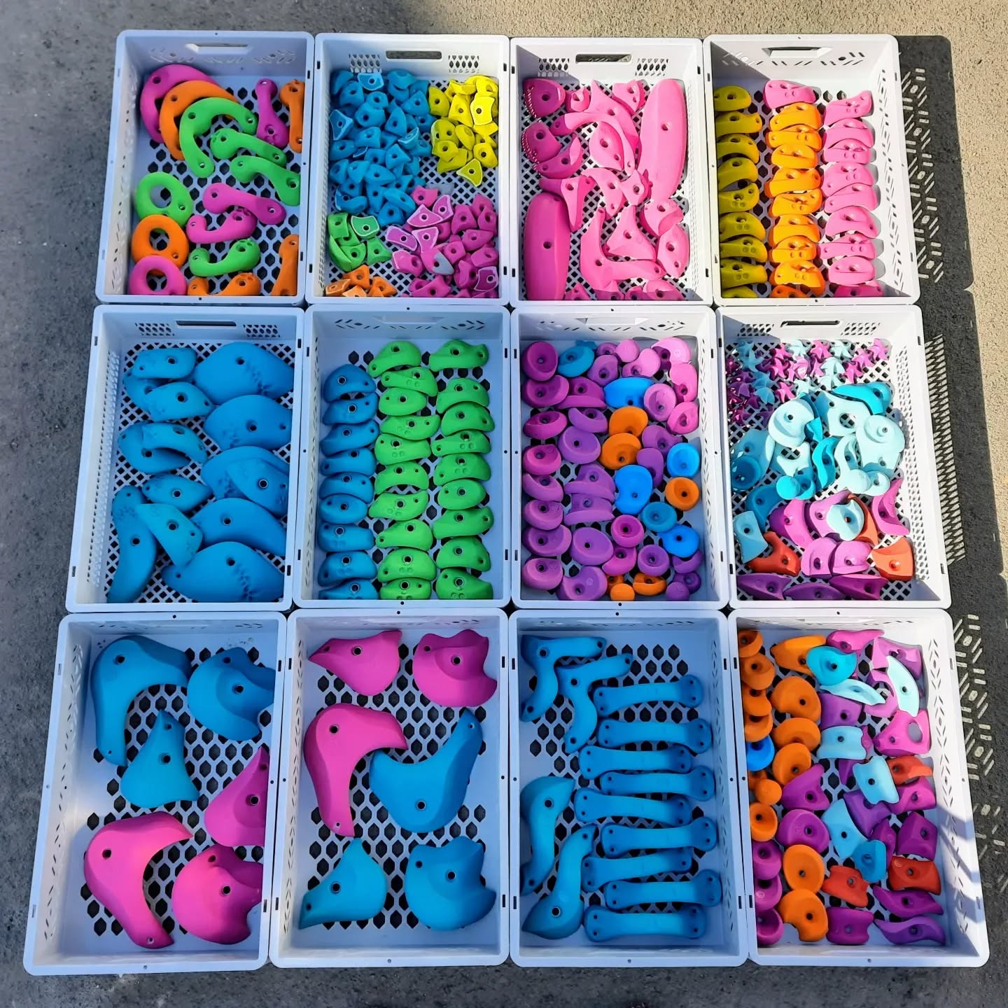 Was tun an einem sonnigen Sonntag? Erstmal ne Runde entspannt schleifen! 😊
#climbmania_de #climbmania #climbingholds #climbing #climb #climbing_is_my_passion #shapes #bouldering #boulder