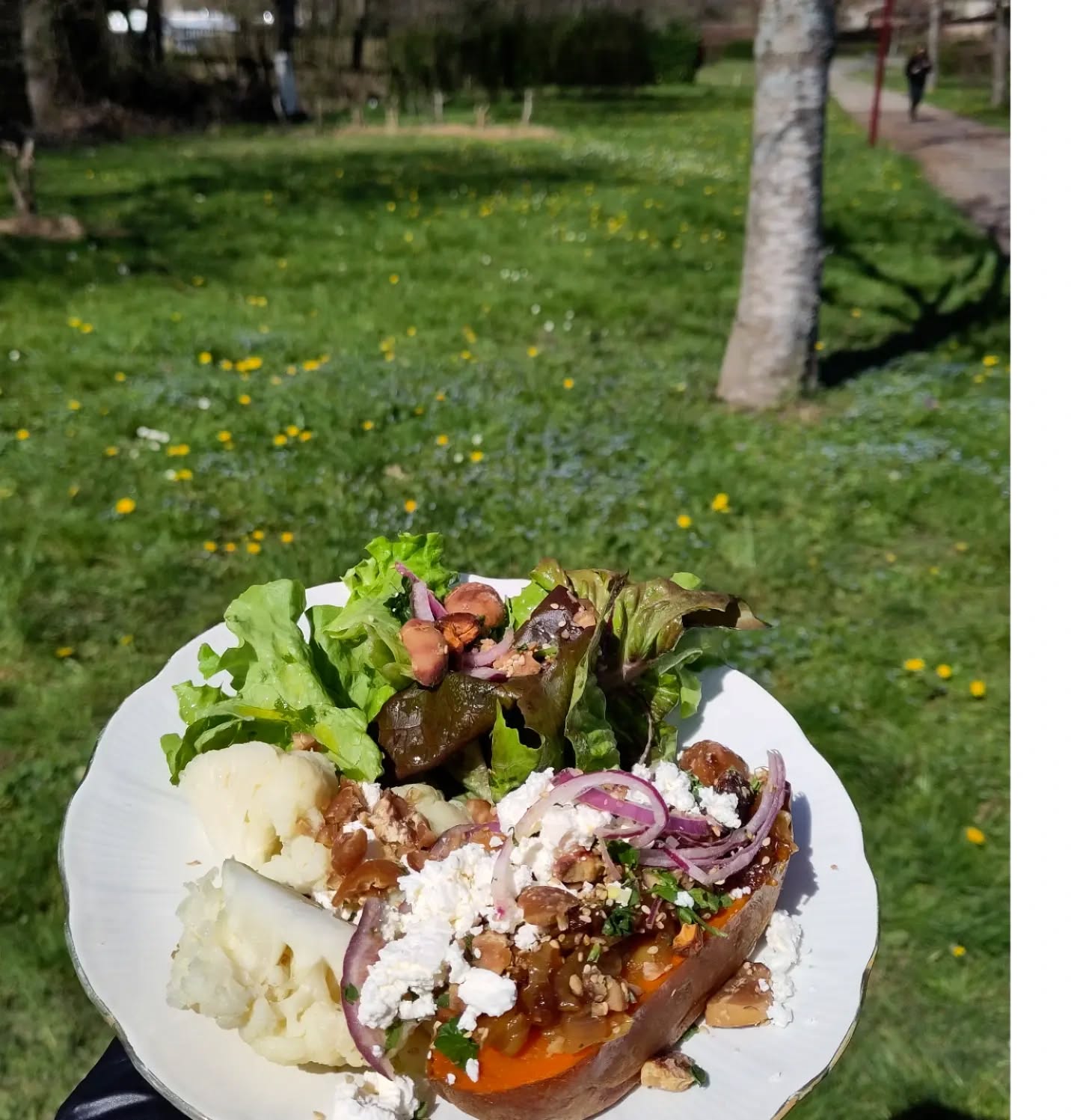 Jacked sweet potatoes, feta, confit d'oignons, et marrons.
#sweetpotatoes #funfood #localfood #miamfood #onset