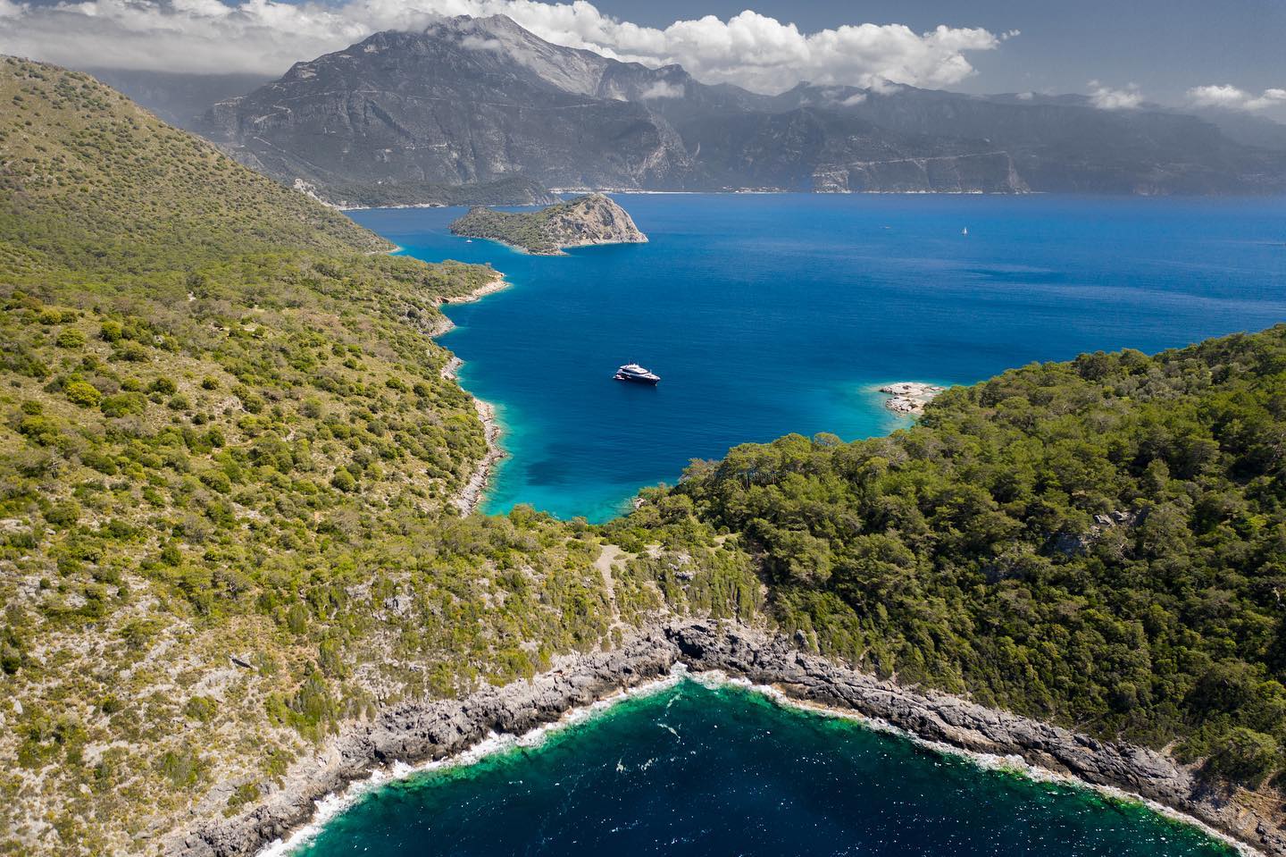 🎥 Adrift Film Festival Banner Photo Contest 2021 📸
🙌🏼 NEW entry!!
📸 @theflyingyachtsman
#yachtiesonly for more information on how to enter follow the link in our bio
Update!!! 2021 Banner Photo Competition entry date has been extended to 1st October, 2021 📸 and the cash prize doubled!
+ all submitted entries are valid
+ up to 5 entry submittal per person
+ photo required to be wide angle, high res, ocean themed, include all or partial of a boat, include a clear space for font, create a feeling of being ‘adrift’
+ 1st October, 2021 entry deadline
+ $500 cash prize
+ guest seat on AFF judge panel
Please support Adrift Film Festival 2022 by joining us at the live event in 2022 at @parkandocean with donations to @yachtaidglobal
#yachtiesonly #yachtlife #yacht #yachtparty #yachtlifestyle #yachting #yachts #yachtcrew #yachtbroker #yachtcharter #yachtlover #yachtstyle #yachtworld #yachtingworld #yachtie #yachties #yachtieworld #yachtielife #yachty #captain #deckhand #stewardess #chef #crew #crewlife