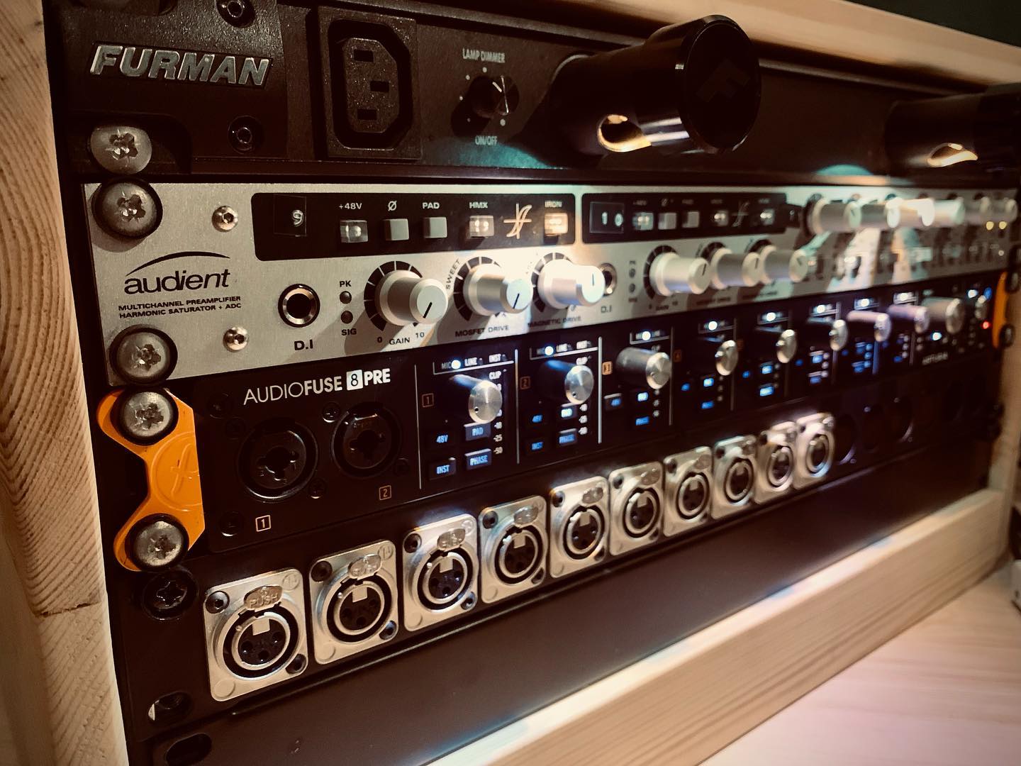 Great sounding pres 💥
.
.
.
@audientworld @arturia_official
#recording #studio #musicproduction #musicproducer #arturia #audient #audio #mixing #producerlife #recordingengineer #studiolife #recordingstudio