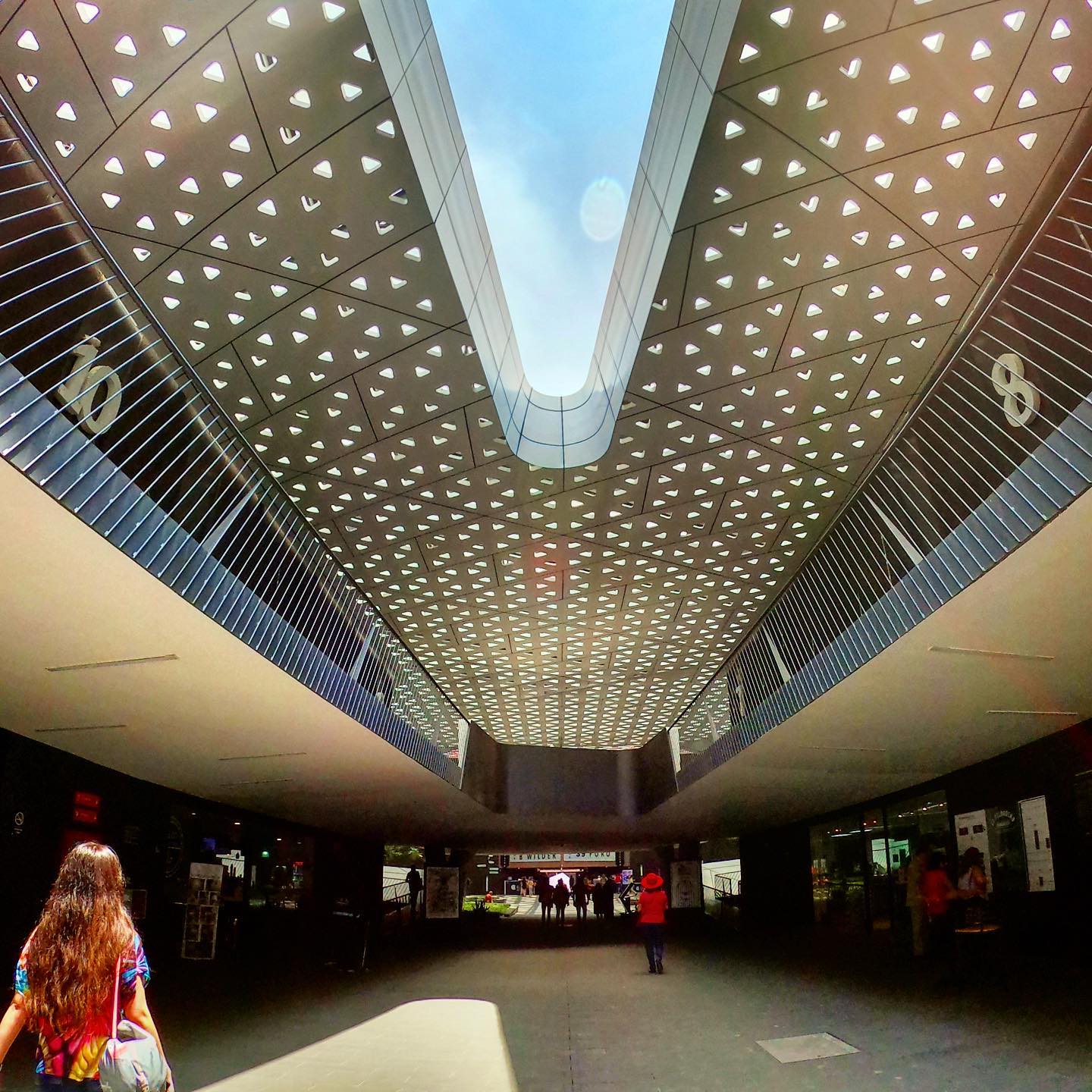 ¡Hoy la @cinetecanacionalmx cumple 47 años!
Este icónico edificio al sur de la Capital ha formado parte de la vida de millones de mexicanos inculcando el gusto por el cine en muchos de nosotros
¡Que sean muchos años más!
#cinetecanacional #mexico #vidamexico #mexicomagico #cdmx #visitmexico #arquitecturaldigest #arquitectura #arquitechture #city #urbanphotography #mexicocity #travelphotography #travelgram #nyc #mexigers #mextagram