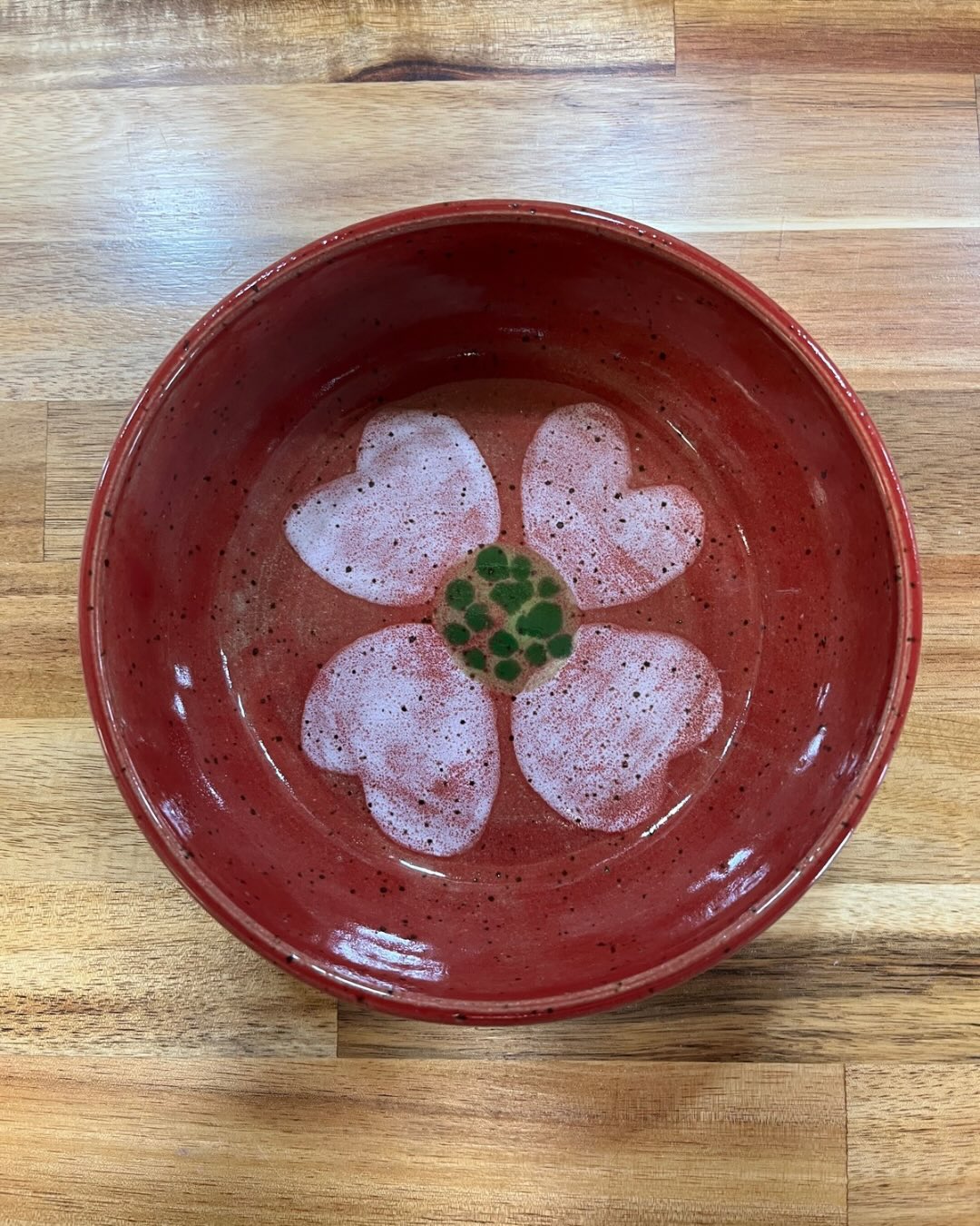 Glaze-your-own before and afters! We hope to see you at the studio this week.🌀🪴✨
As a reminder our studio hours have changed and we'll be open on Wednesday from 12-5 PM, and Thurs-Saturday from 12-8 PM moving forward.💜
#potterypainting #pilotmountainNC