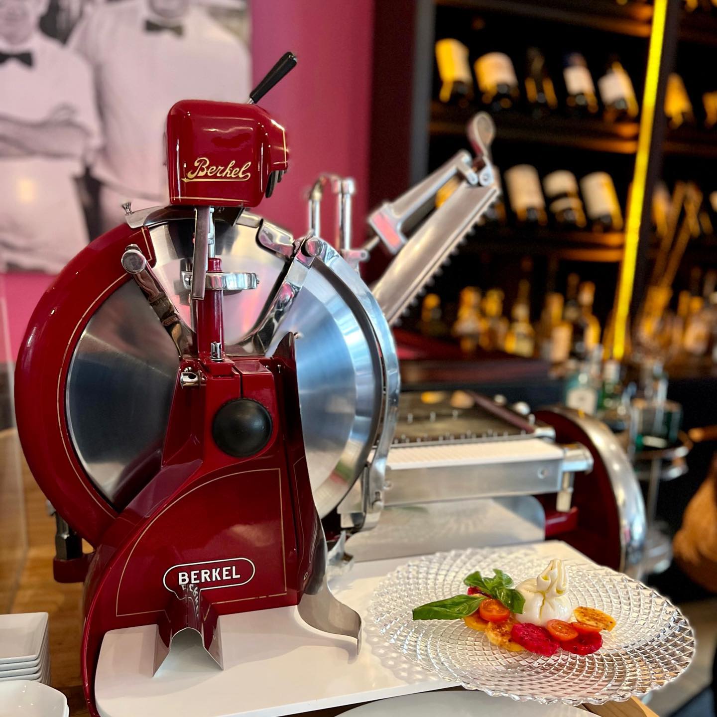 Buona giornata Amici! Kommt vorbei und lasst uns das Wochenende gemeinsam genießen 🤌🏼 #tuttipazziperlacucina
#restaurantsmünchen #geheimtippmünchen #italianfoodmunich
#lacucina #münchen #pizzapastaandmore #munich