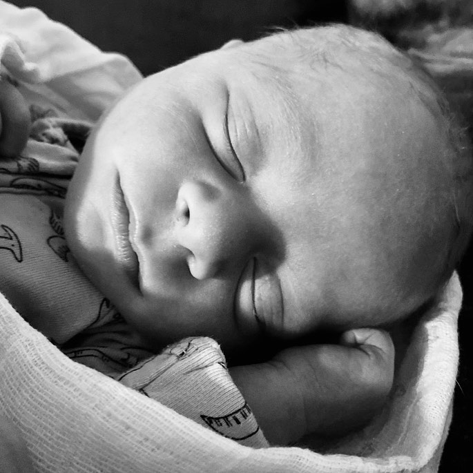 I know it’s been quiet over here on my account but a little someone has been keeping me very busy. Everyone meet Lachlan. 🥰 We welcomed him in to our family two weeks ago but I’m still around for quotes and my couples who have already booked me so please don’t hesitate to reach out. I may be a little slower than usual to respond while we get used to our new normal though so apologies in advance. x