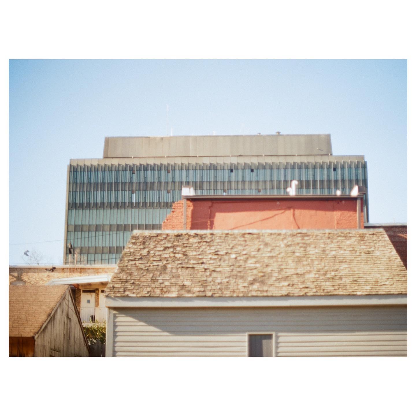 in downtown huntsville
📷: canon ae-1 / kodak ektar 100
#ae1 #35mm #canon #canonae1 #ektar100 #kodak #kodakektar100