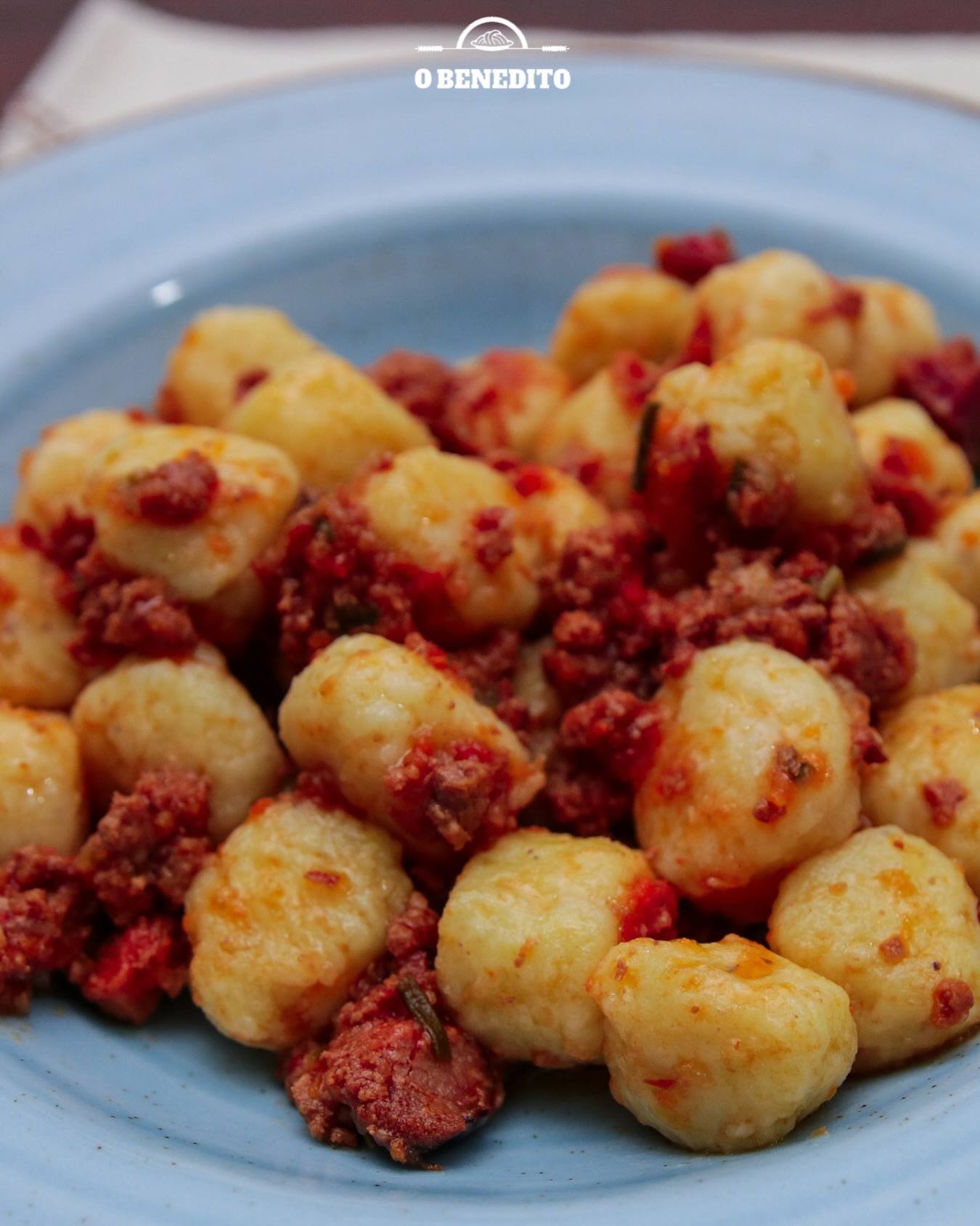 Nosso nhoque é uma opção do cardápio que combina com todos os molhos.
Mas hoje o destaque vai para o clássico:
Nhoque ao molho bolonhesa, cheio de sabor, aroma marcante e aquele toque de conforto que todo mundo ama.
Um clássico que nunca sai de moda!
#MassasArtesanais #Divinópolis #minasgerais