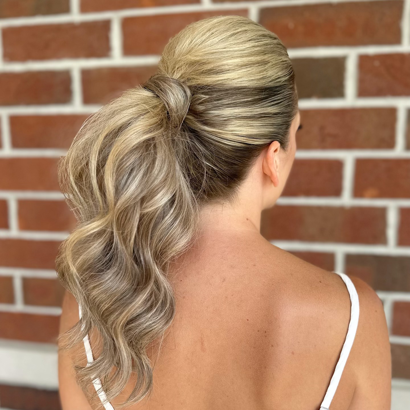 Party Pony 🎉
Let the wedding festivities begin for this lovely bride to be! 🤩