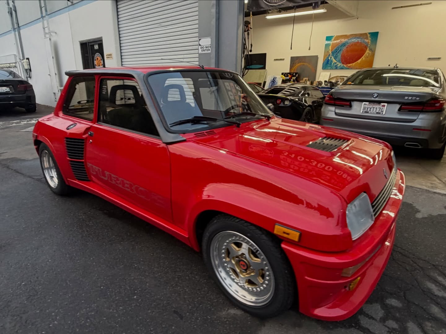 Fresh cosmetic refresh on this 1985 Renault 5 Turbo. One of the wildest homologation legends ever built—cleaned up and brought back to life while keeping it true to its roots. Absolute icon. 🇫🇷🔥
#renault5turbo
#ClassicCarRestoration
#custompaint
#mulhollandmotorsports
#newburypark
