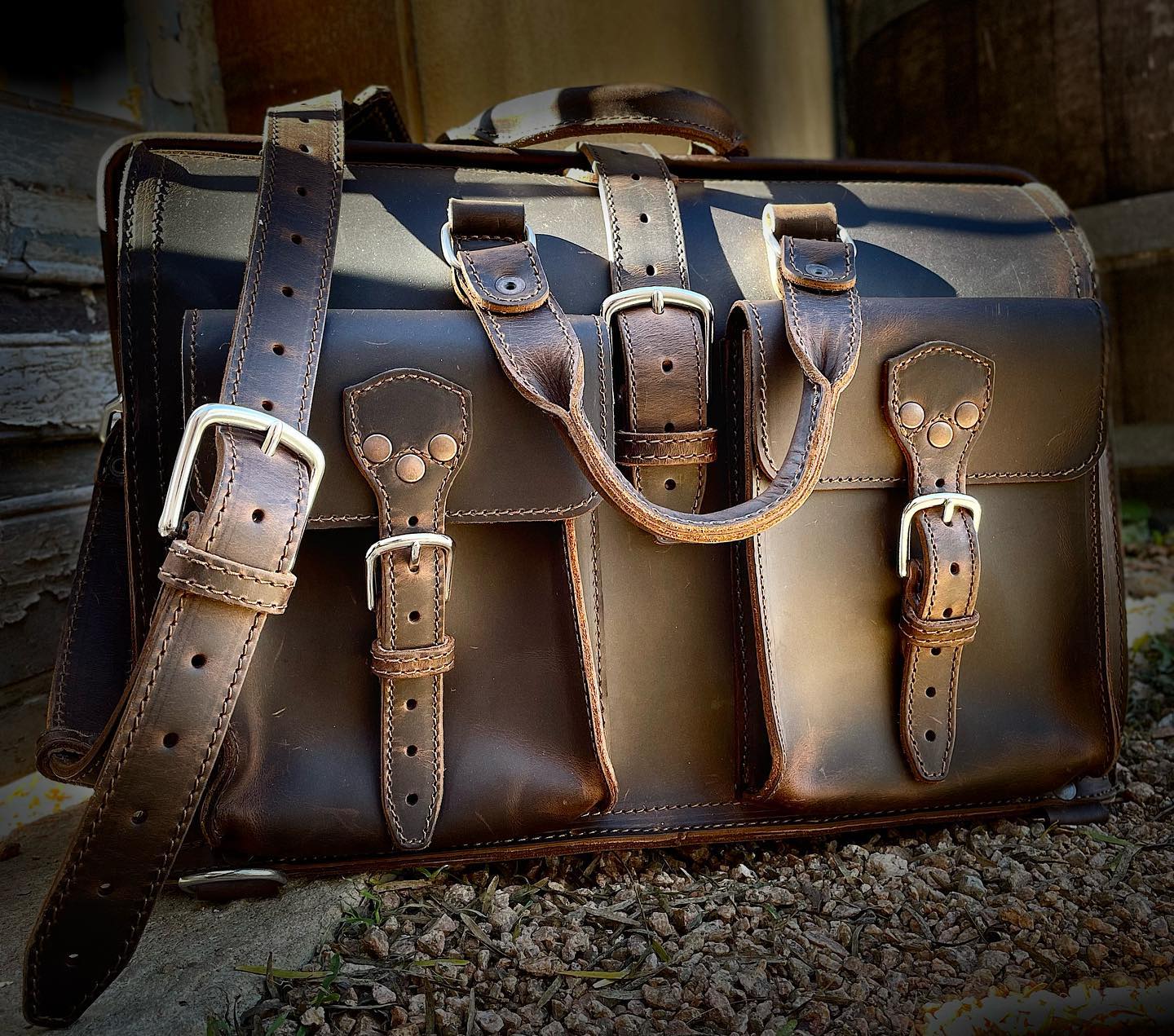 What’s in the Maker’s bag? Like the New Year, it contains possibilities, creativity and optimism—- all, no matter the hand we are dealt.
We began this Cenizo Hatworks + Cenizo West Journey officially on Sept. 21, 2021. It has been the greatest adventure and thanks to you all, has only just begun. This bag will see many more places and be filled with many more incredible stories, shared and experienced. It will weather beautifully and be scarred over time. And those scars will be points of pride, and strength of character demonstrated therein. Oh wait, we’re still talking about the bag and not the Cenizo Badxsses? 😂
Honestly, couldn’t be prouder of the people met this past year and the creations made for you. We look forward to trekking onward into more unknowns, and are honored by having the best of the best at our side in all ways.
Happy New Year, Cenizo Familia. Un abrazo fuerte!
“It takes courage to grow up and become who you really are.” -E.C.
Salud 🥃
Bag: Belongs to artist, @CassandraCEverett; Not for Sale
-Made by: @SaddlebackBags
(To continue the Saddleback legacy, you guys can fight over the bag when I’m dead lol— but NOT yet! We’ve got work to do. Olé!)
#CenizoFamilia #CenizoWest #SaddlebackLeather #SaddlebackBags #newyear