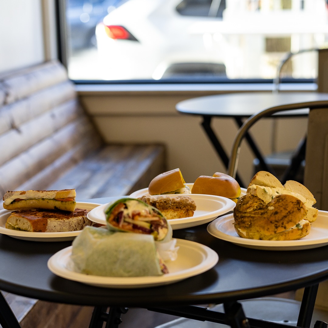 What would you order? 🥯 🌯 🍪
Bagels, wraps, toasted sandwiches, or something sweet… Decisions get harder when everything tastes amazing. #BagelsonPark 😻
#nj #bagels #wraps #sweets