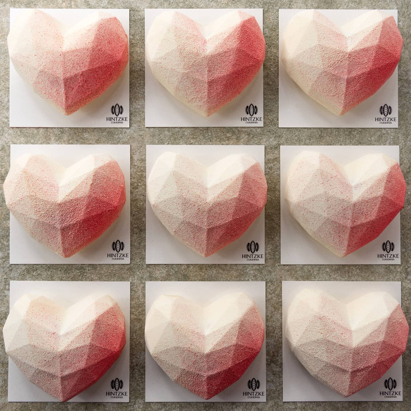 ❤️❤️❤️ LOVE ❤️♥️❤️ Specjalnie na #walentynki połączyliśmy szampana z truskawkami w jednym ciastku i tak powstała #monoporcja #love
#champain #strowberry #heart #valentinesday #valentine #valentines